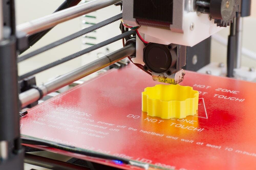 3d printer printing with yellow abs