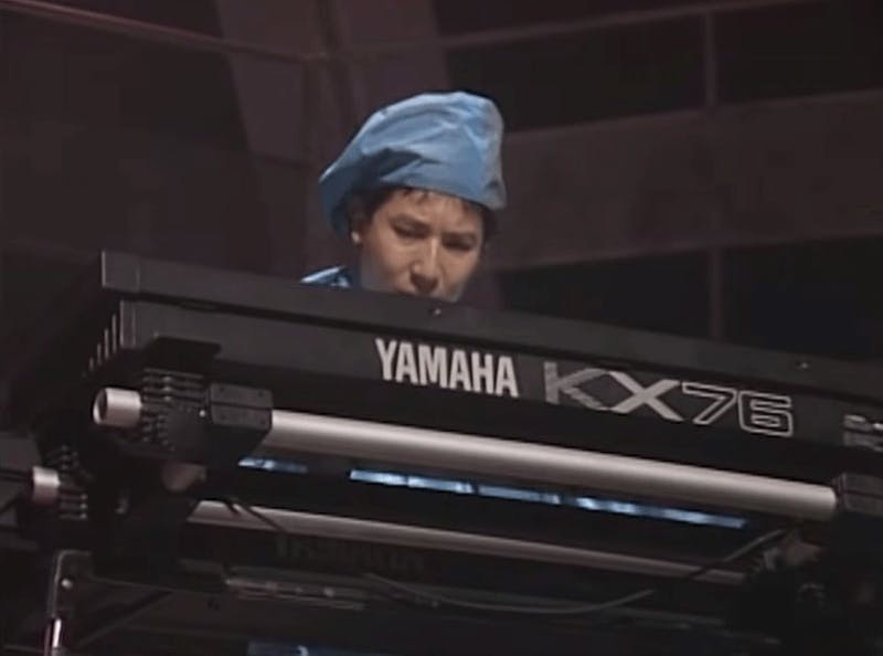 Minoru Mukaiya suona un Yamaha KX76
