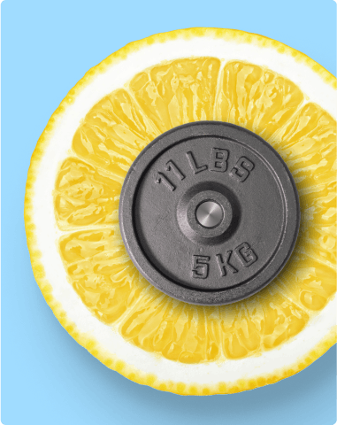 5 kg citroen op een blauwe achtergrond