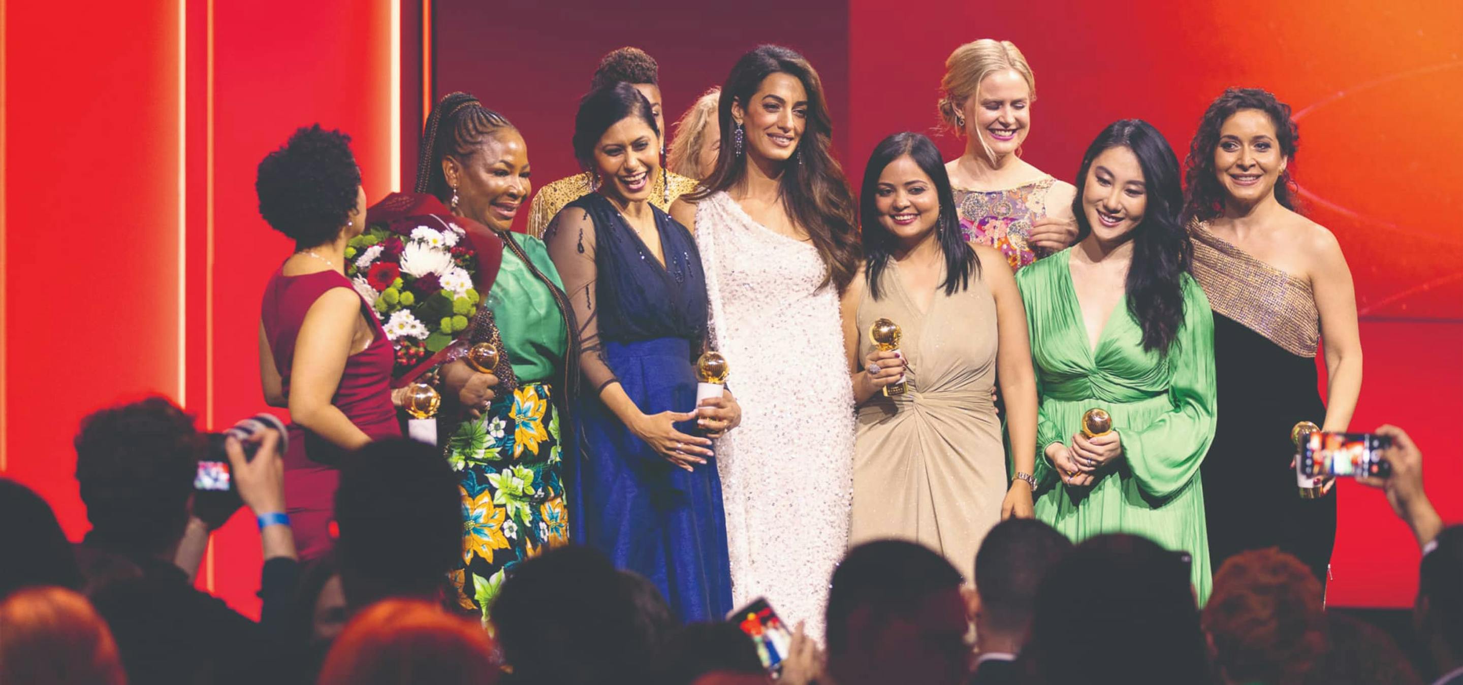 左图:纳迪娅·坦恩·沃尔德(NADIA TEN WOLDE)。右图:本·汉密尔顿(BEN HAMILTON) / 查尔斯·坎农-奥德利(CHARLES CANNON-AUDLEY) / 汤姆·萨特(TOM SAATER) / 巴尔拉姆·蒂瓦里(BALRAM TIWARY)