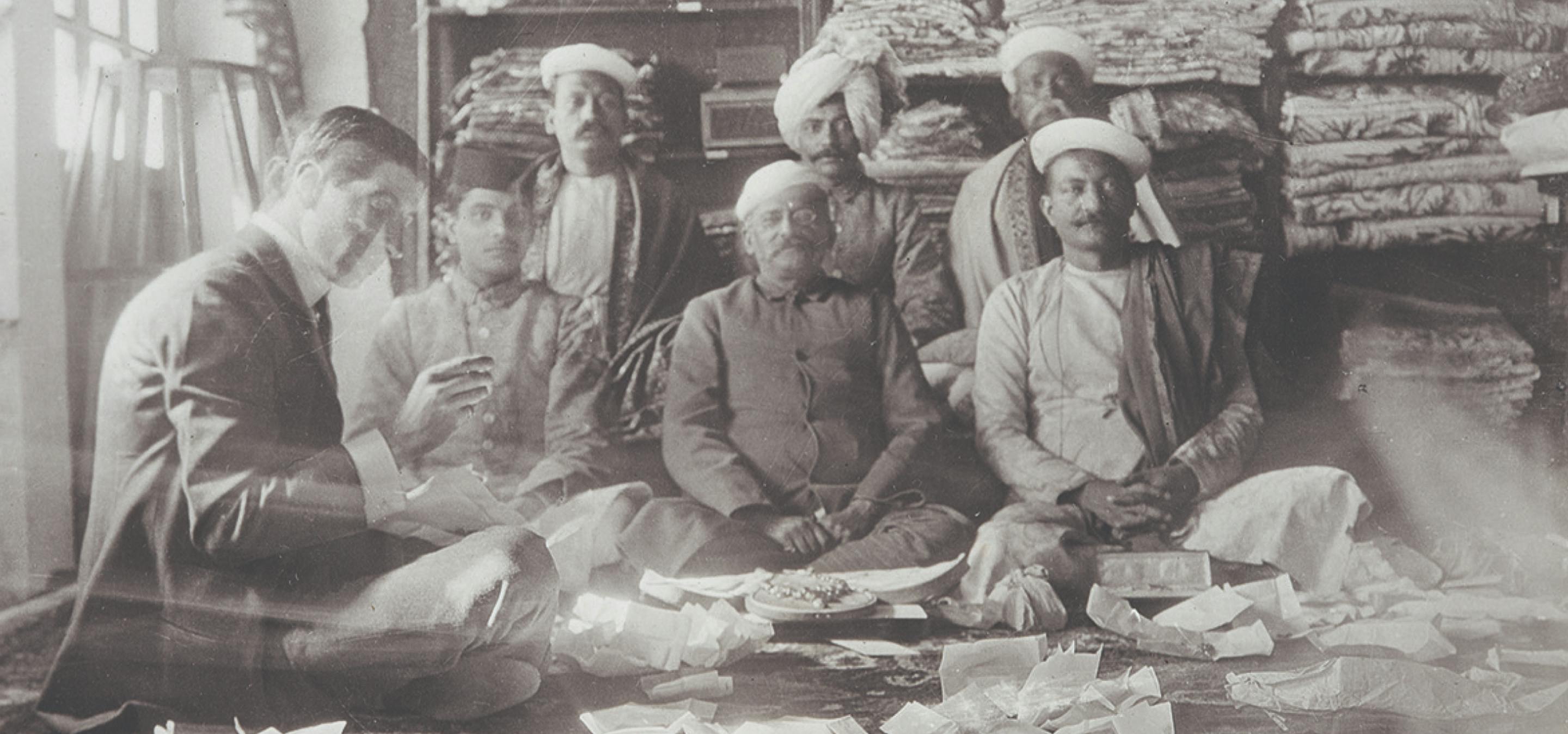 雅克·卡地亚与印度珍贵宝石交易商。图片出自雅克· 卡地亚1911年印度之行的相簿