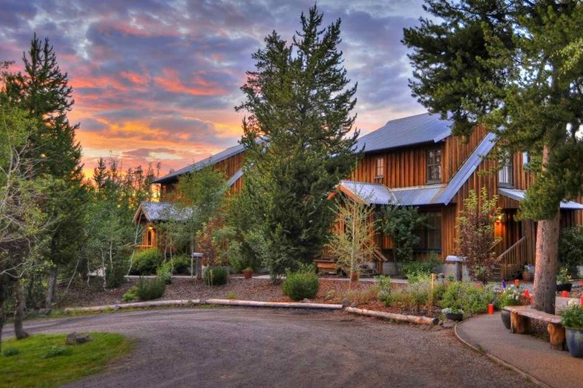 Henry's Fork Lodge of the Yellowstone Teton Territory mixes luxury with rustic flair. 