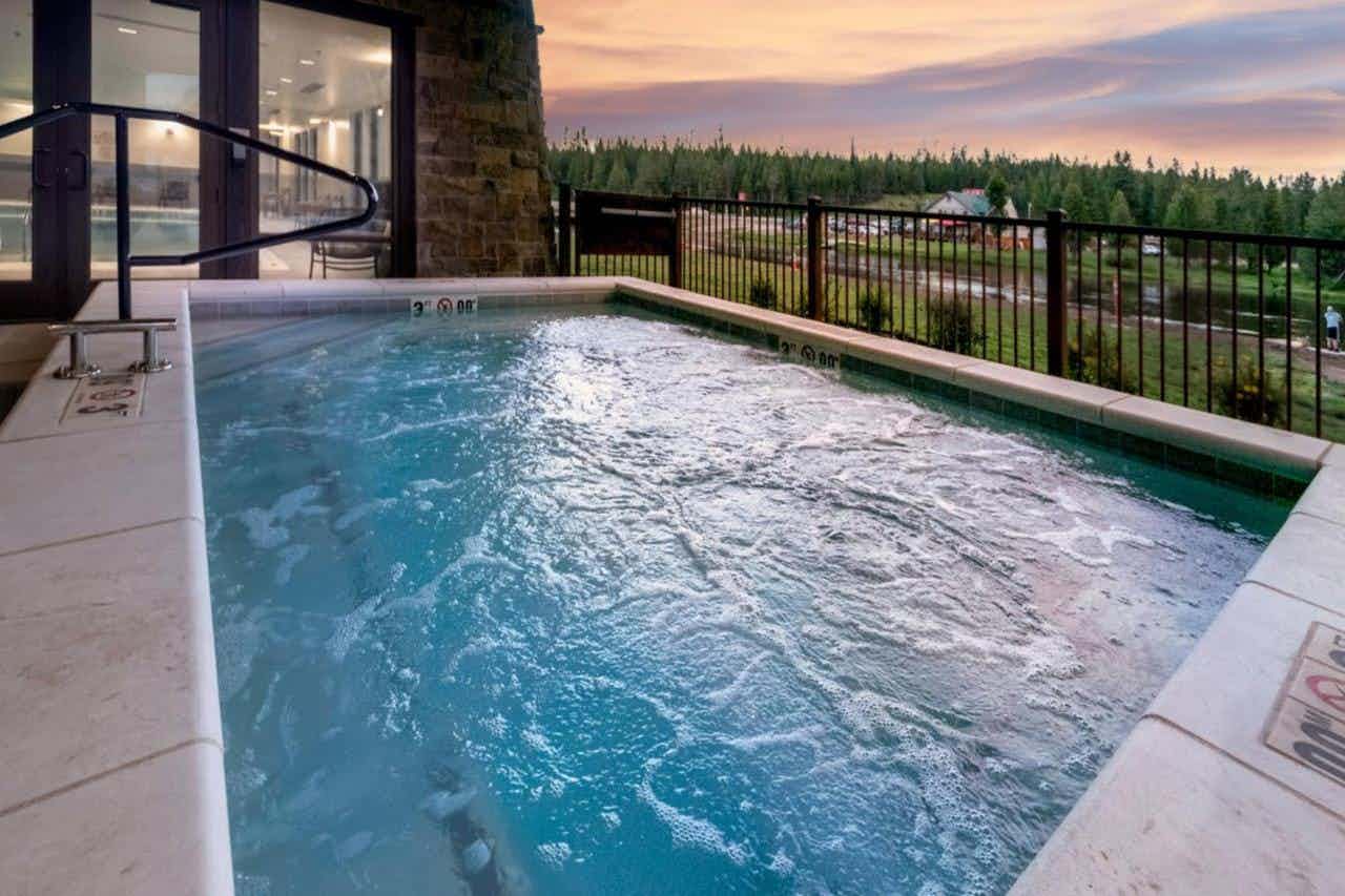 Take a relaxing dip in the jacuzzi at SpringHill Suites of Island Park of the Yellowstone Teton Territory, and enjoy views of the infamous Yellowstone National Park