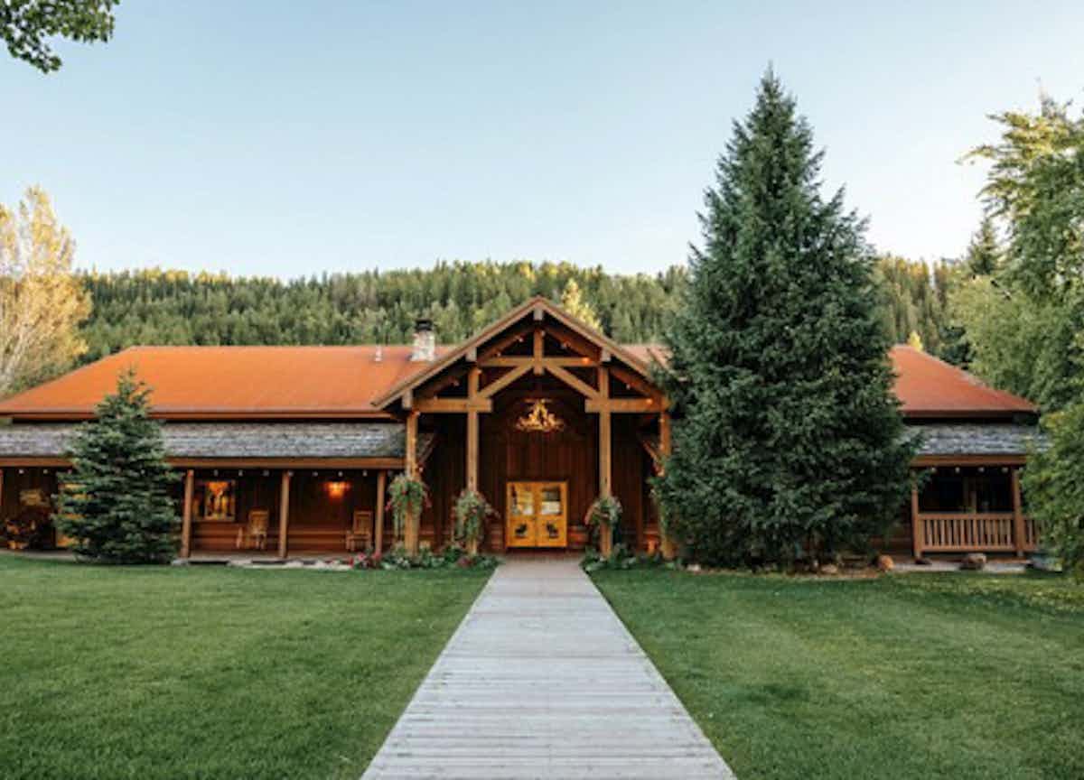 Moose Creek Lodge in Victor Idaho offers great accommodations in Eastern Idaho, a part of Yellowstone Teton Territory.