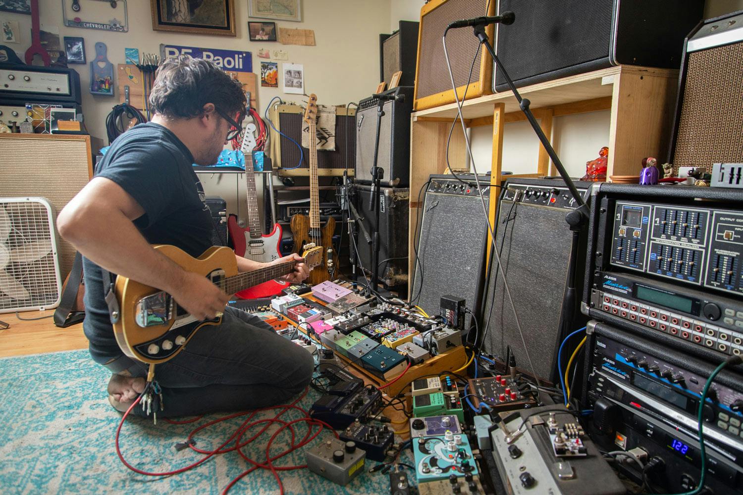 Jesse Honig of 29 Pedals playing guitar