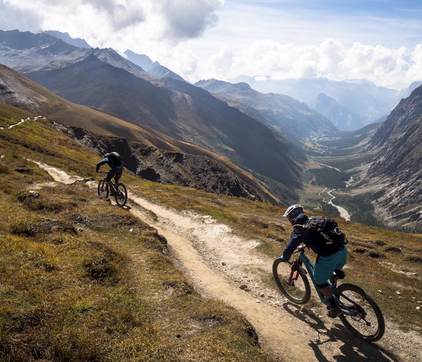 Nate Hills and Francesco Gozio riding singletrack