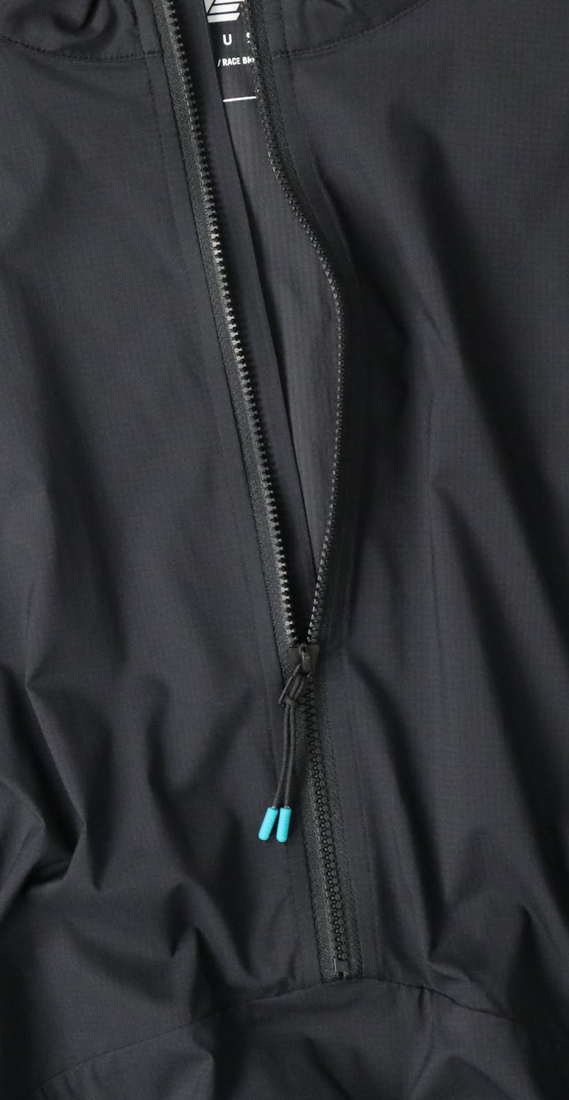 Turq Range Anorak Detail