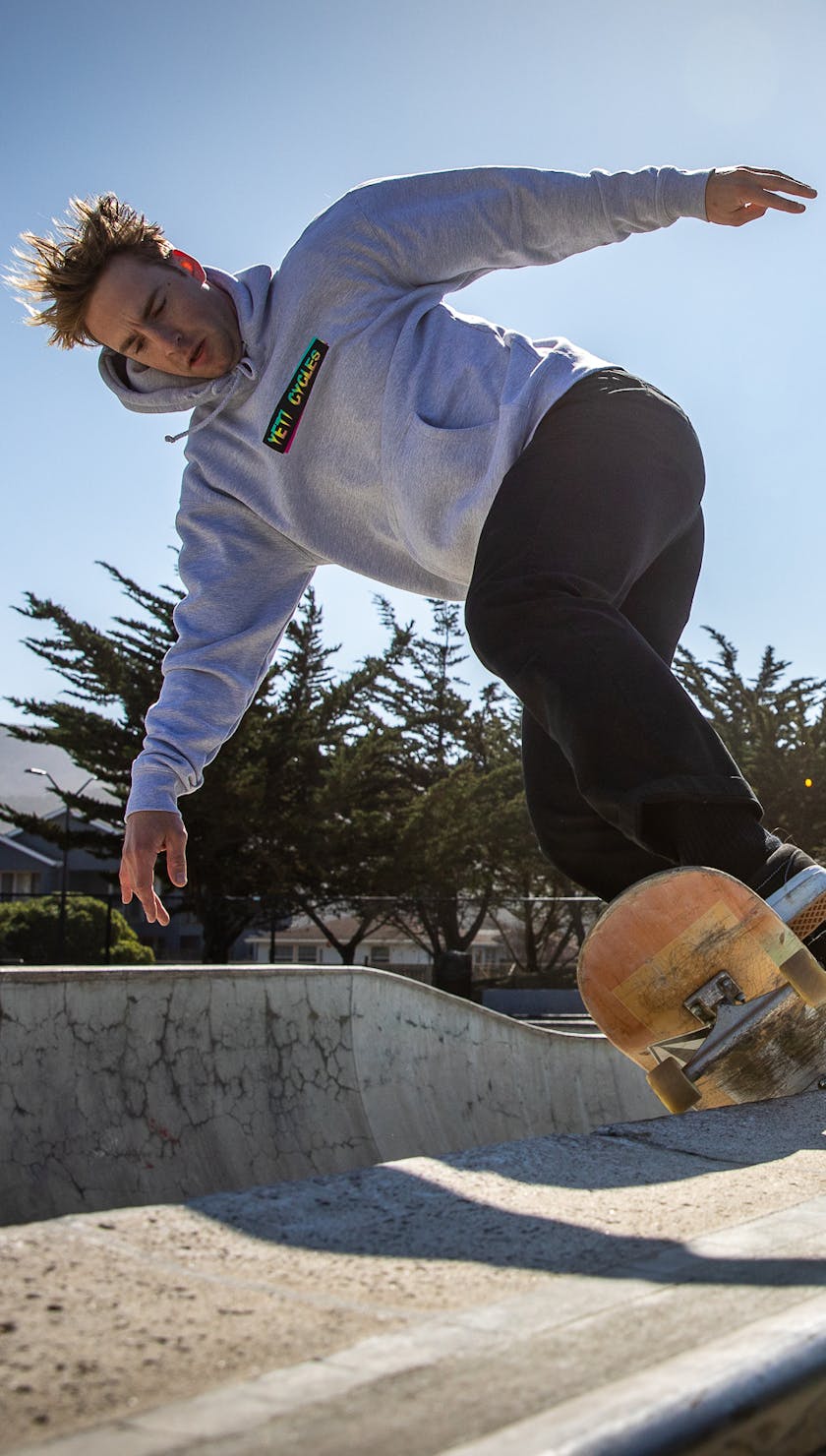 Warren Kniss skating the park