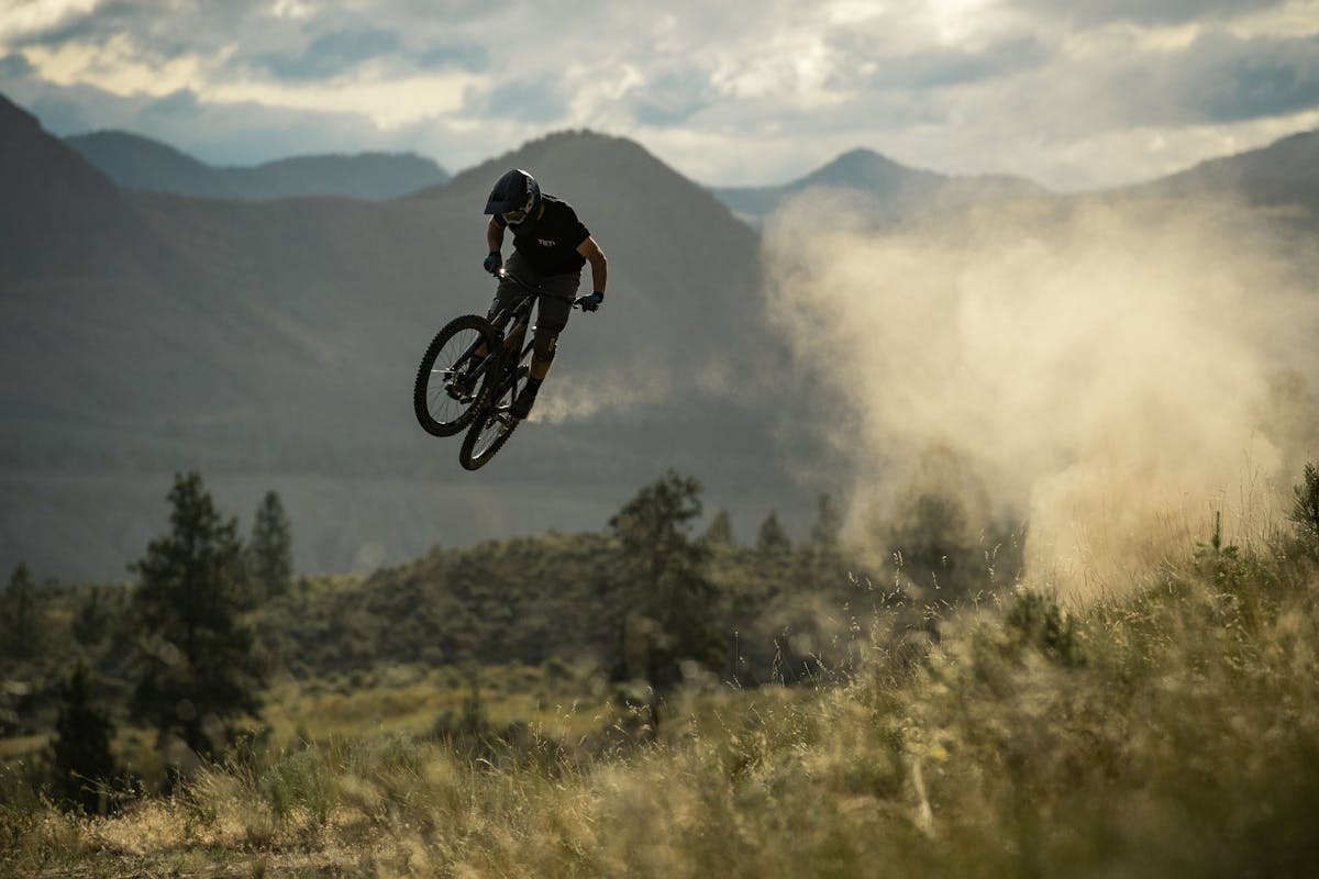Stu Dickson sending a dusty jump in Kamloops