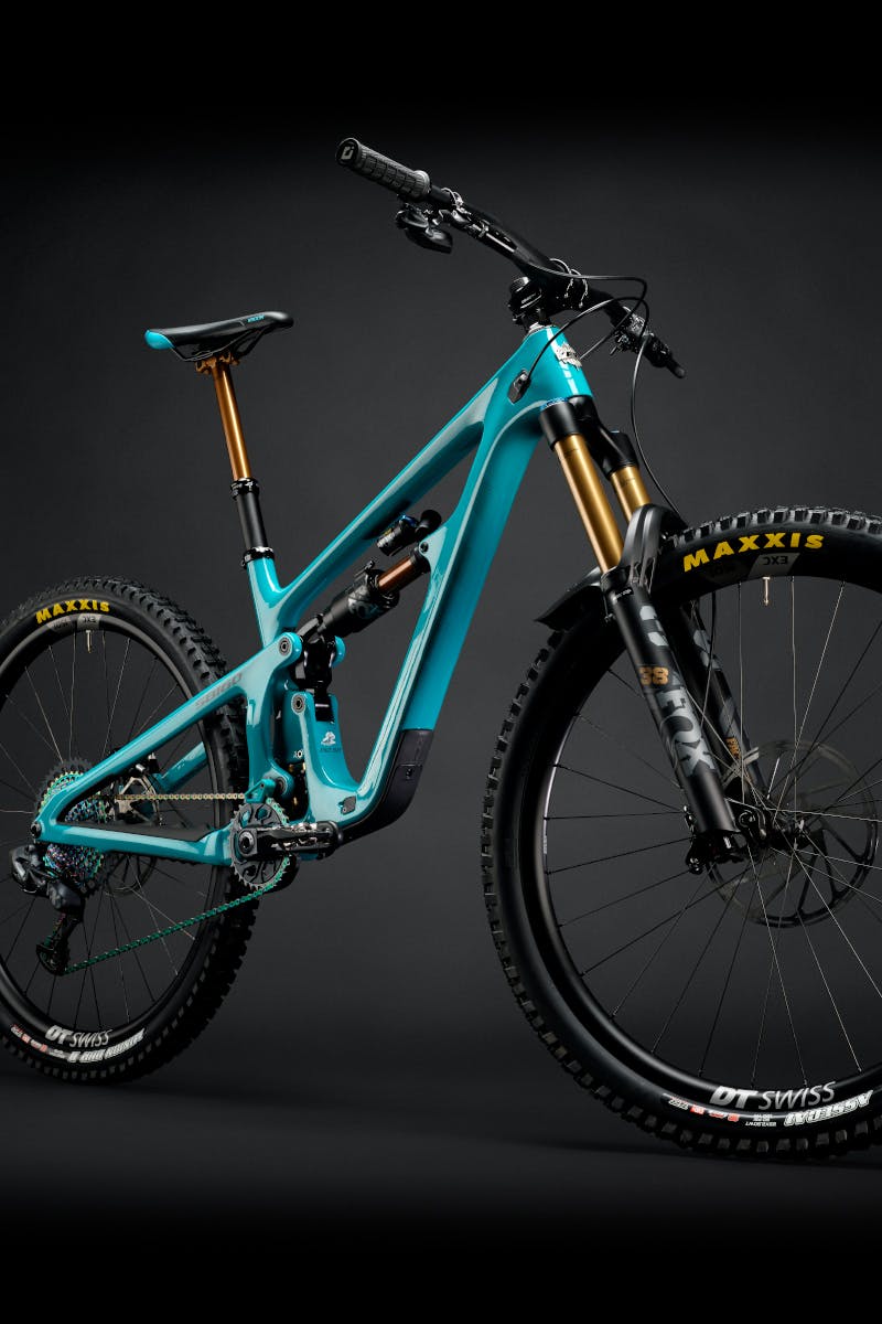 https://images.prismic.io/yeticyclescom/e61a0e98-7ef2-468f-a31e-10b487ee9753_YetiCycles-web-bike-hero-mobile-sb160.jpg?auto=compress,format&rect=0,0,800,1200&w=800&h=1200