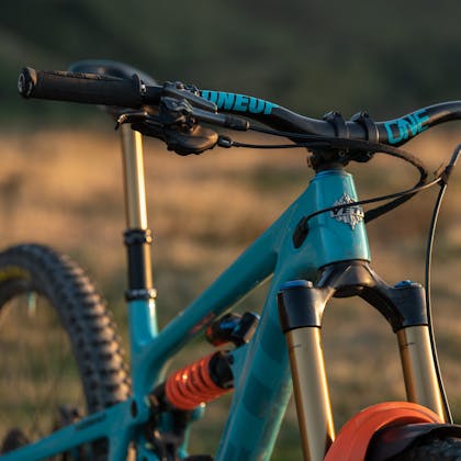 2022 Yeti / FOX Factory Team Race SB160