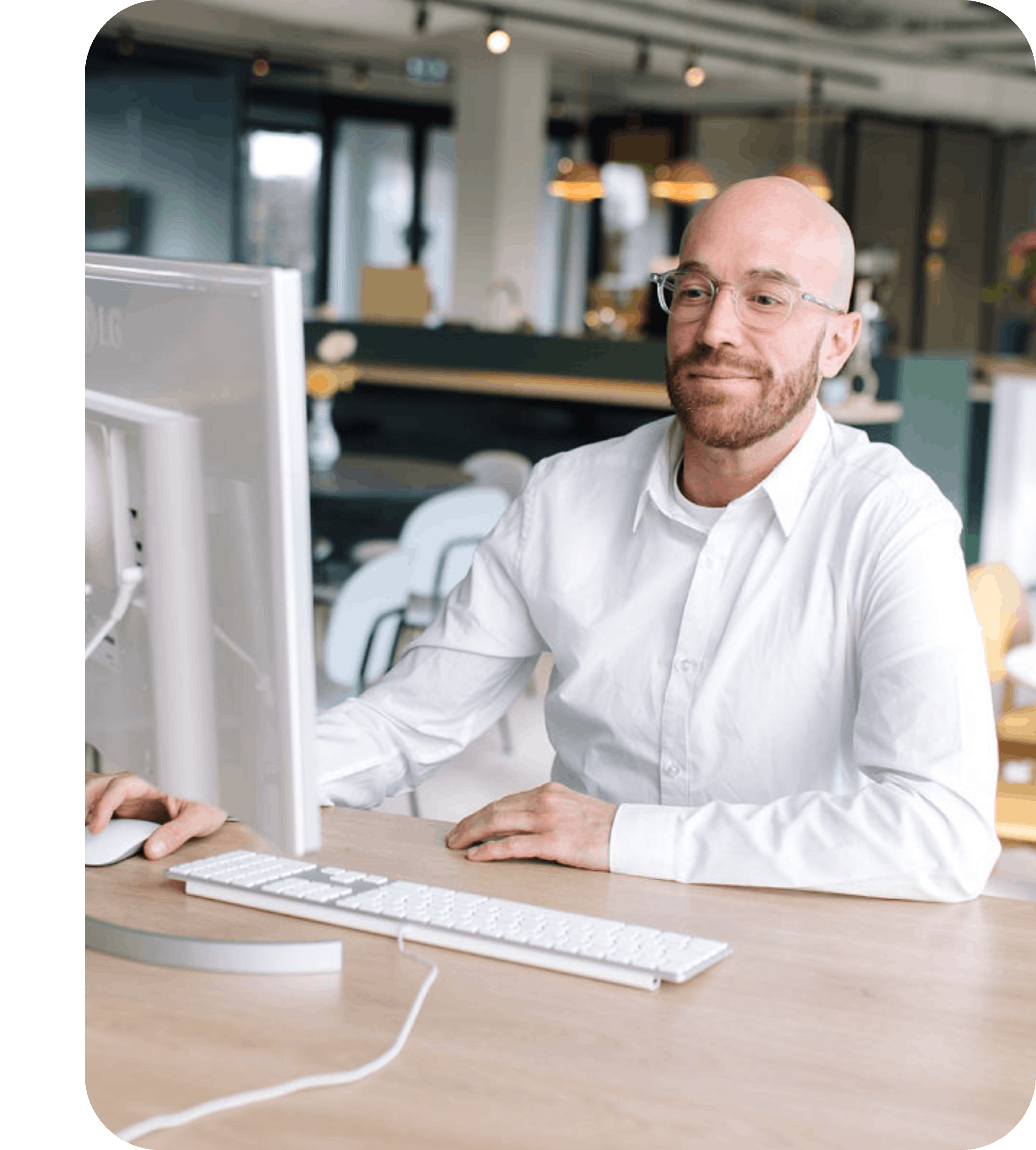 Een DGA aan het werk voor een scherm