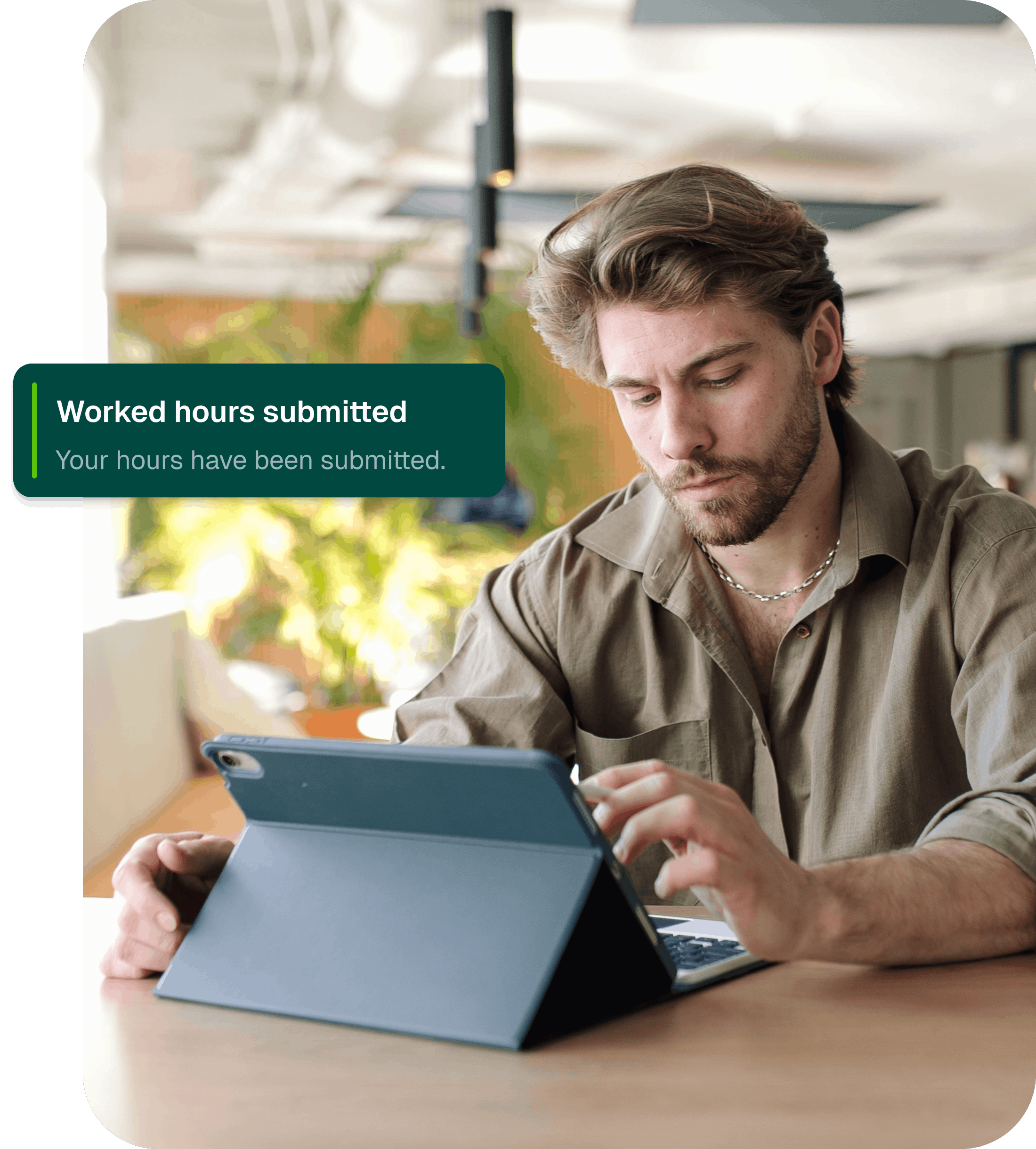 Employee sumbitting worked hours