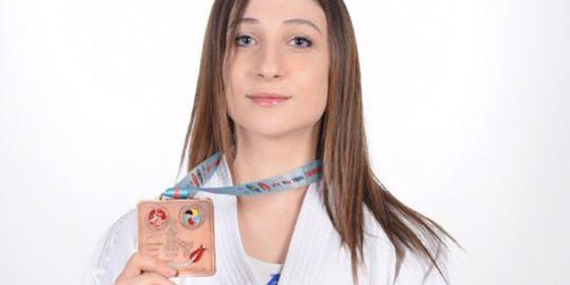 Jovana Georgieva, mbajtëse medaljeje në karate: Sfida më e madhe është që frika të shndërrohet në liri