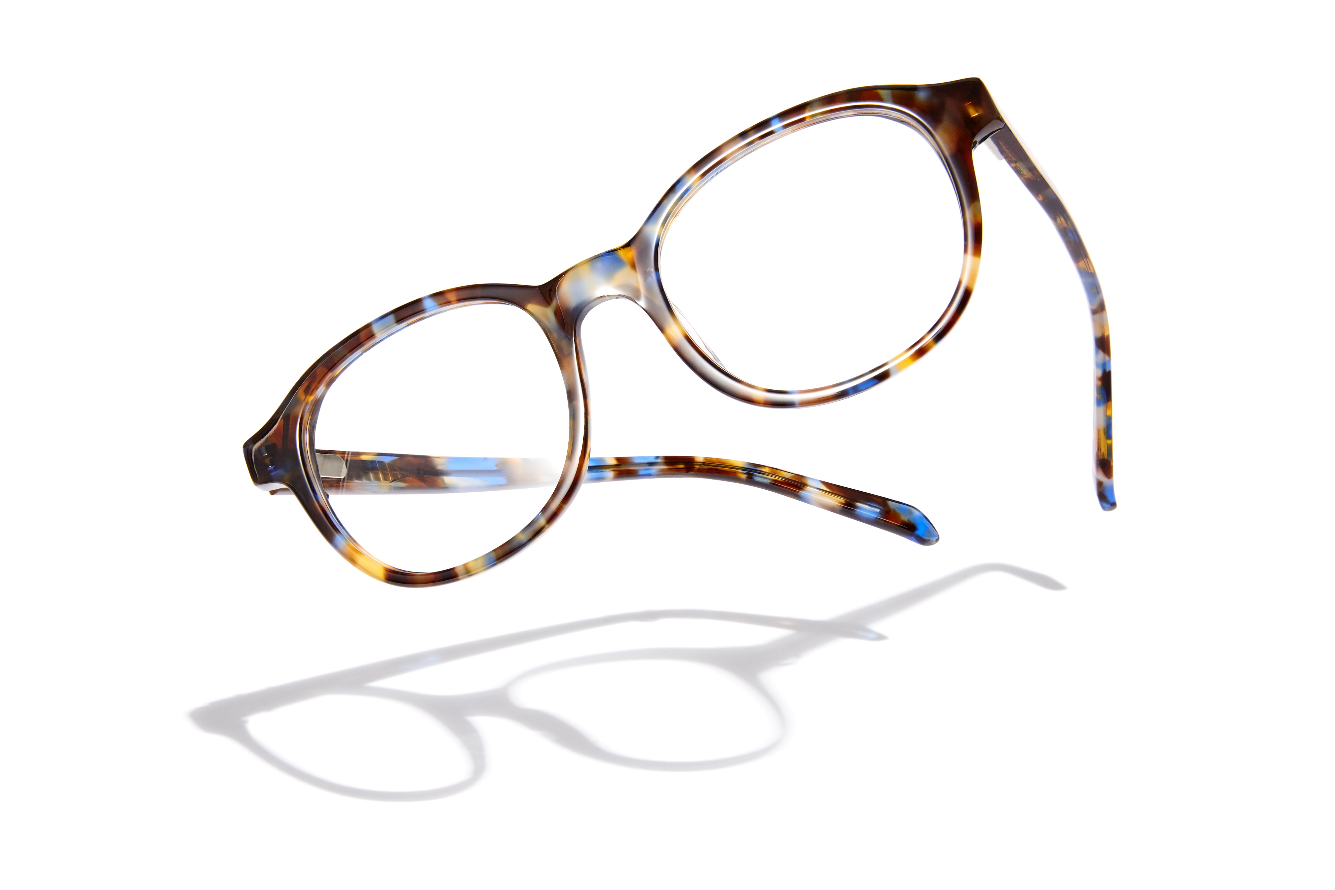 Floating glasses with shadow