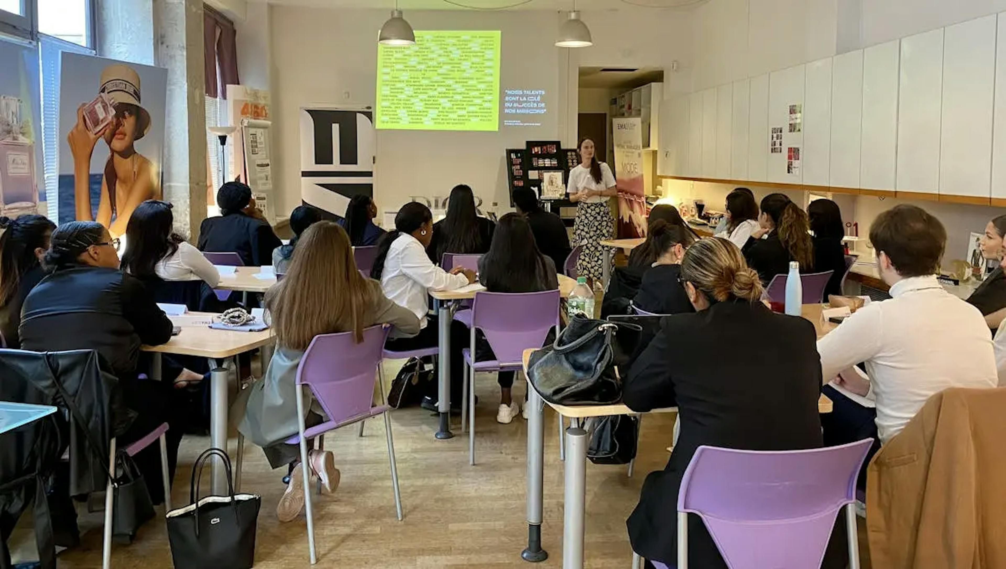 Photo d'une salle de classe Master Classe Découverte