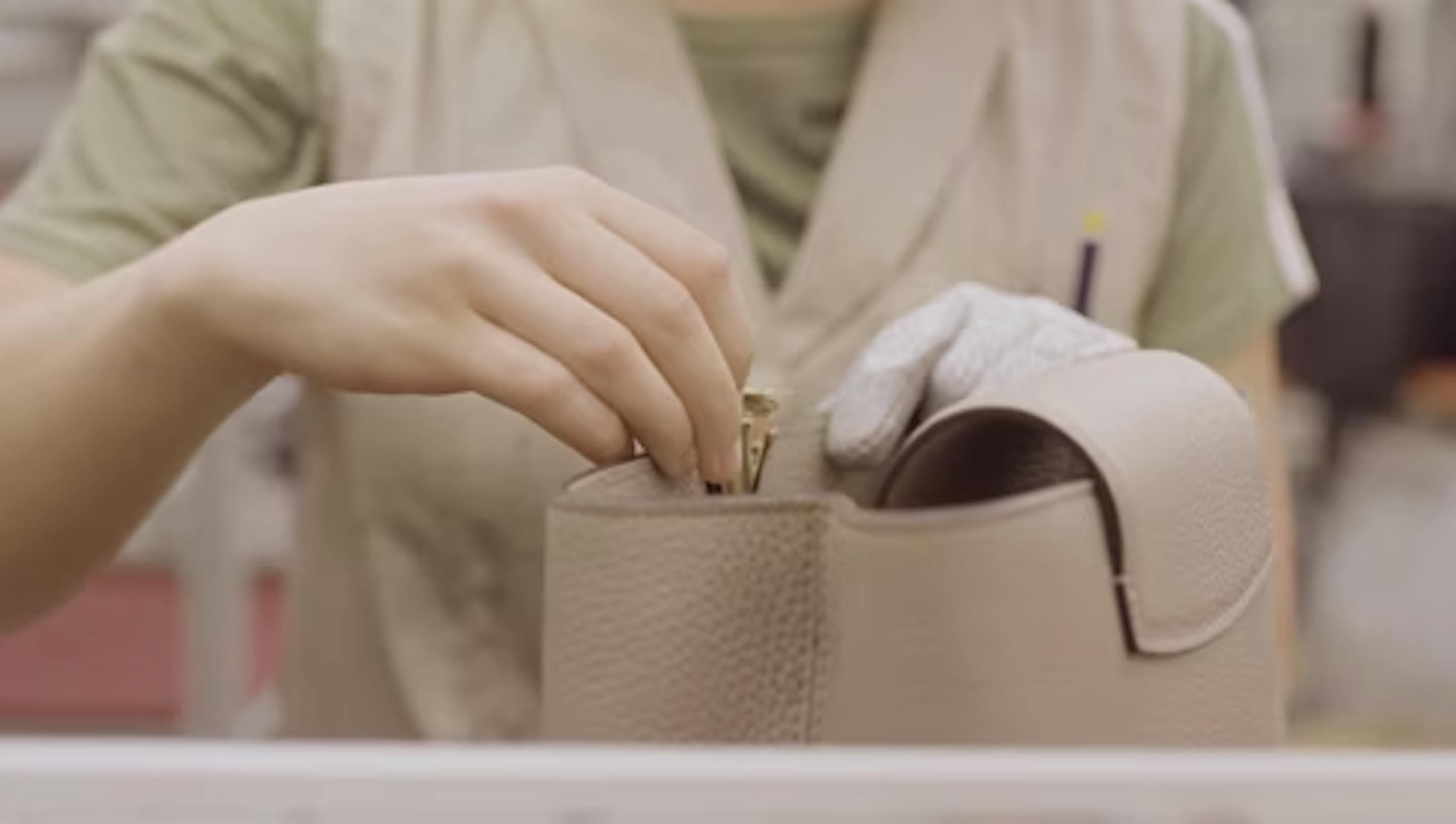 Un geste de savoir-faire maroquinerie