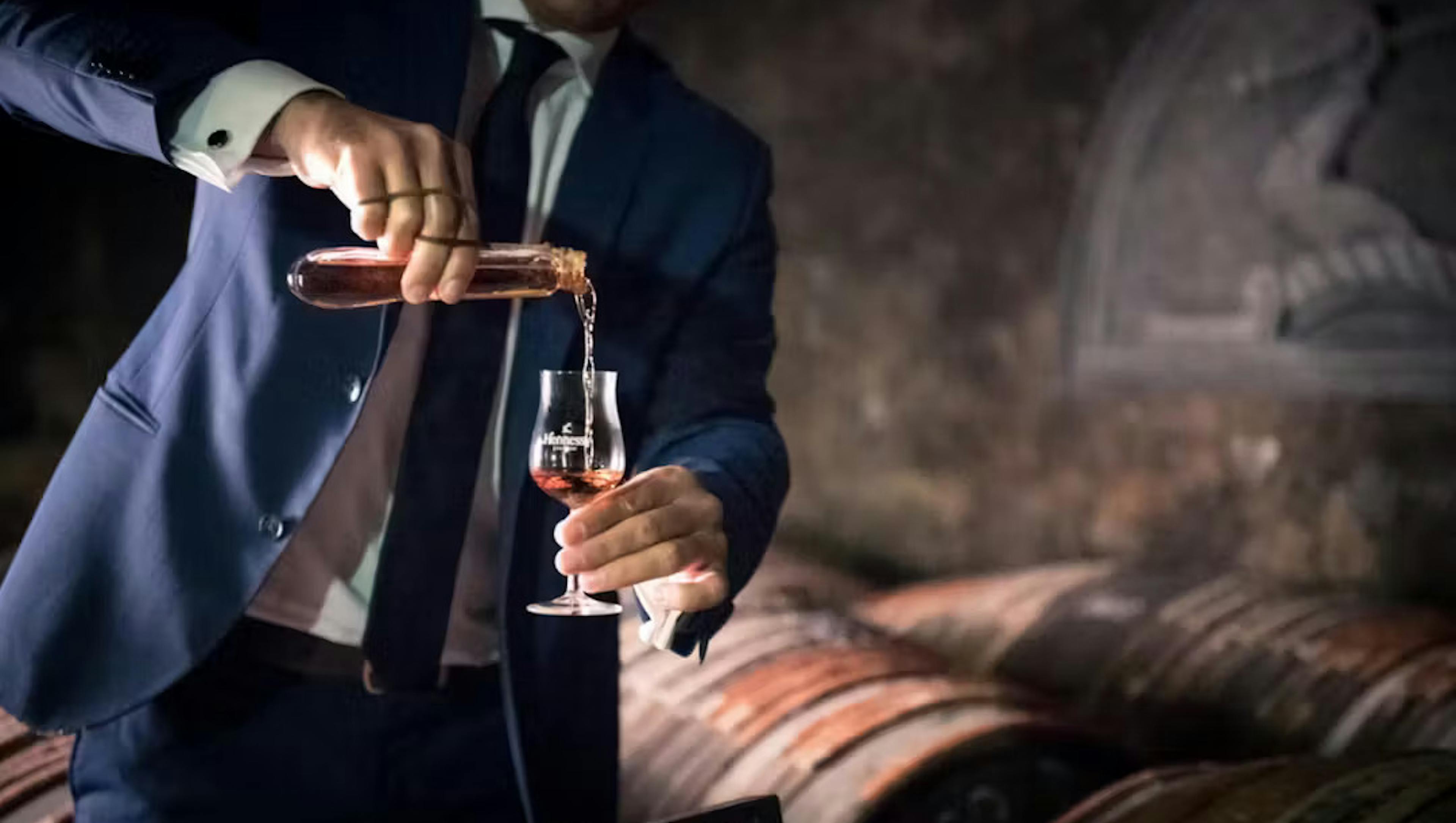 Un employé Cognac au travail