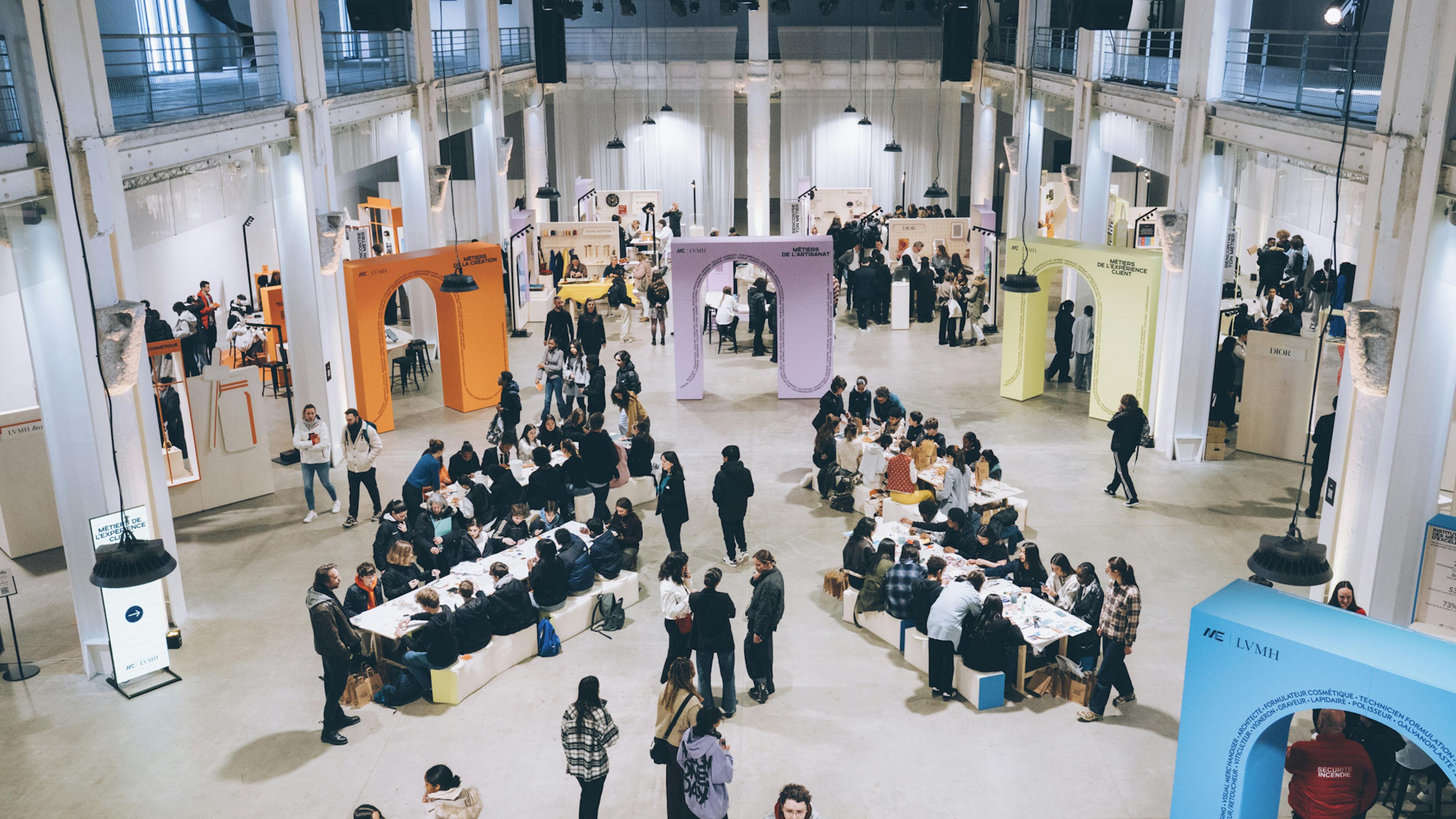 Vue des différents espaces du salon à Lyon

