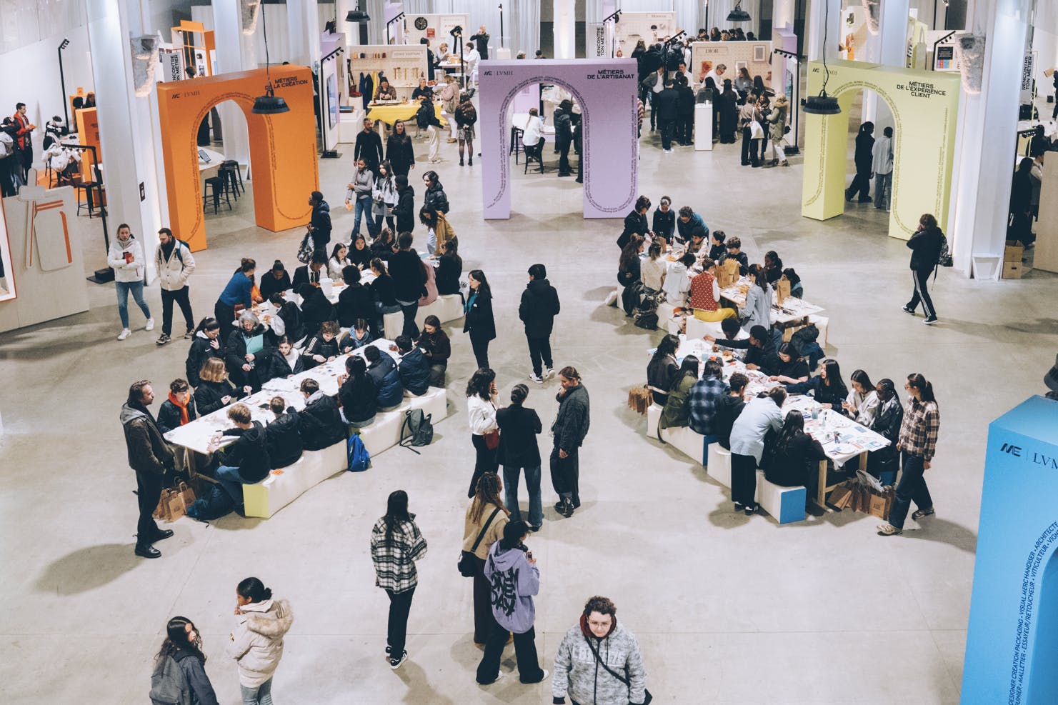 Vue des différents espaces du salon à Lyon
