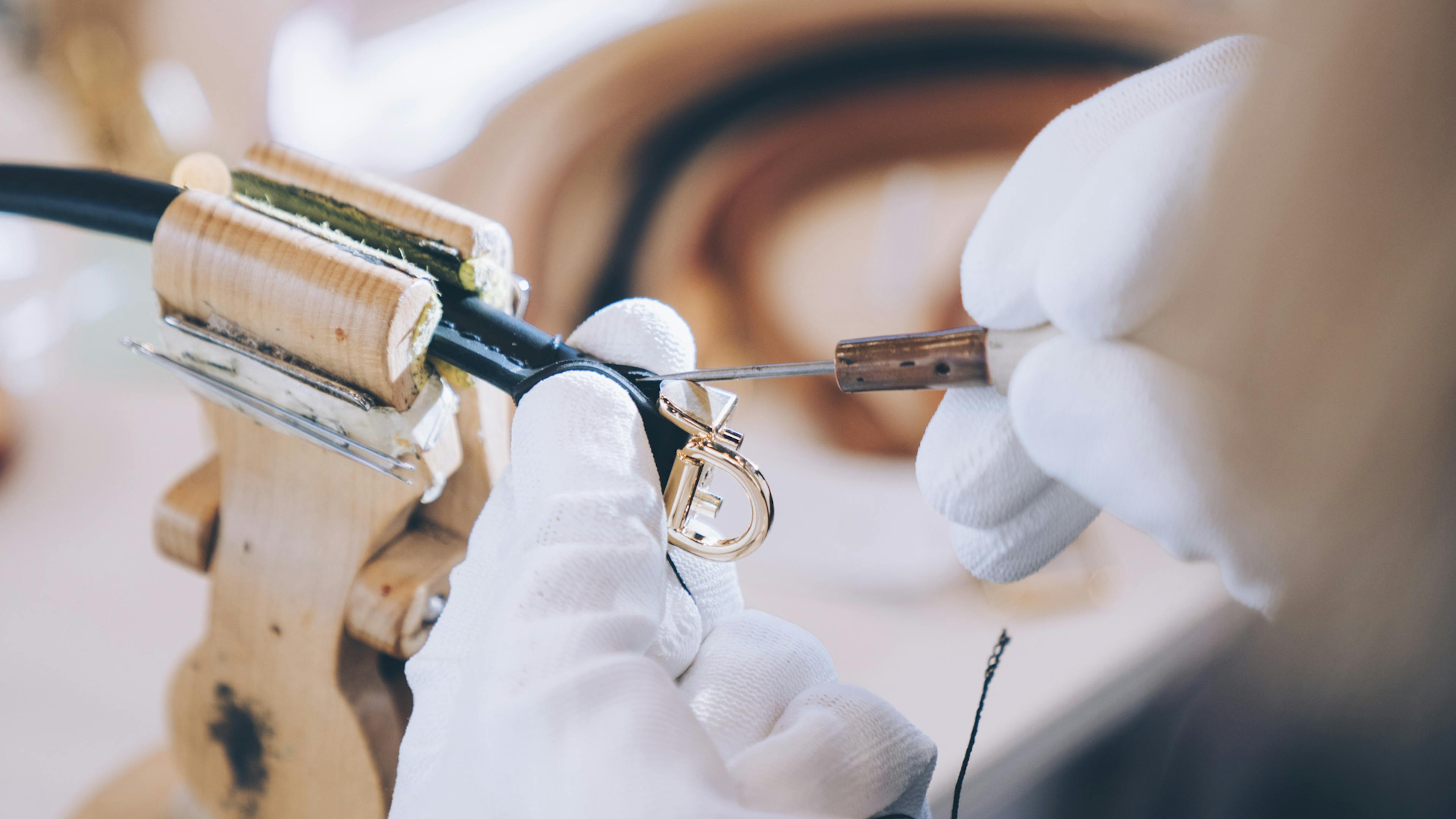 Un artisan exprime son savoir-faire