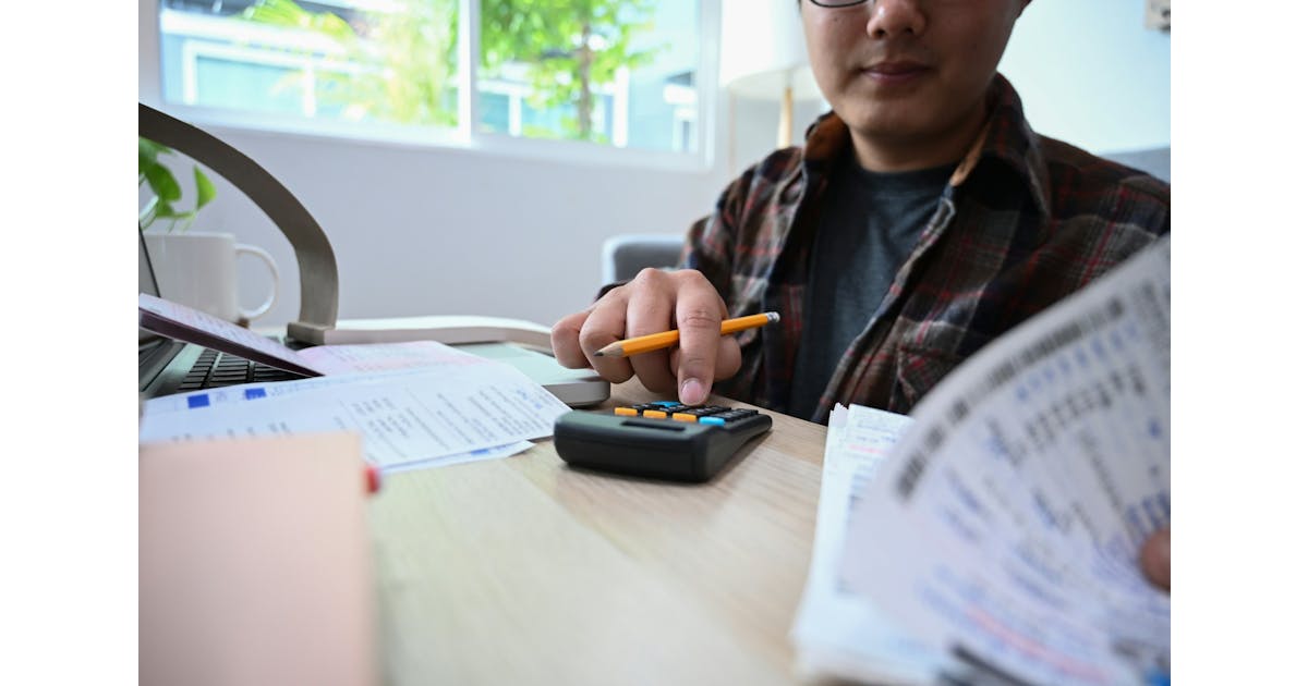 Bonus Structures Examples for Deskless Workers | Yourco