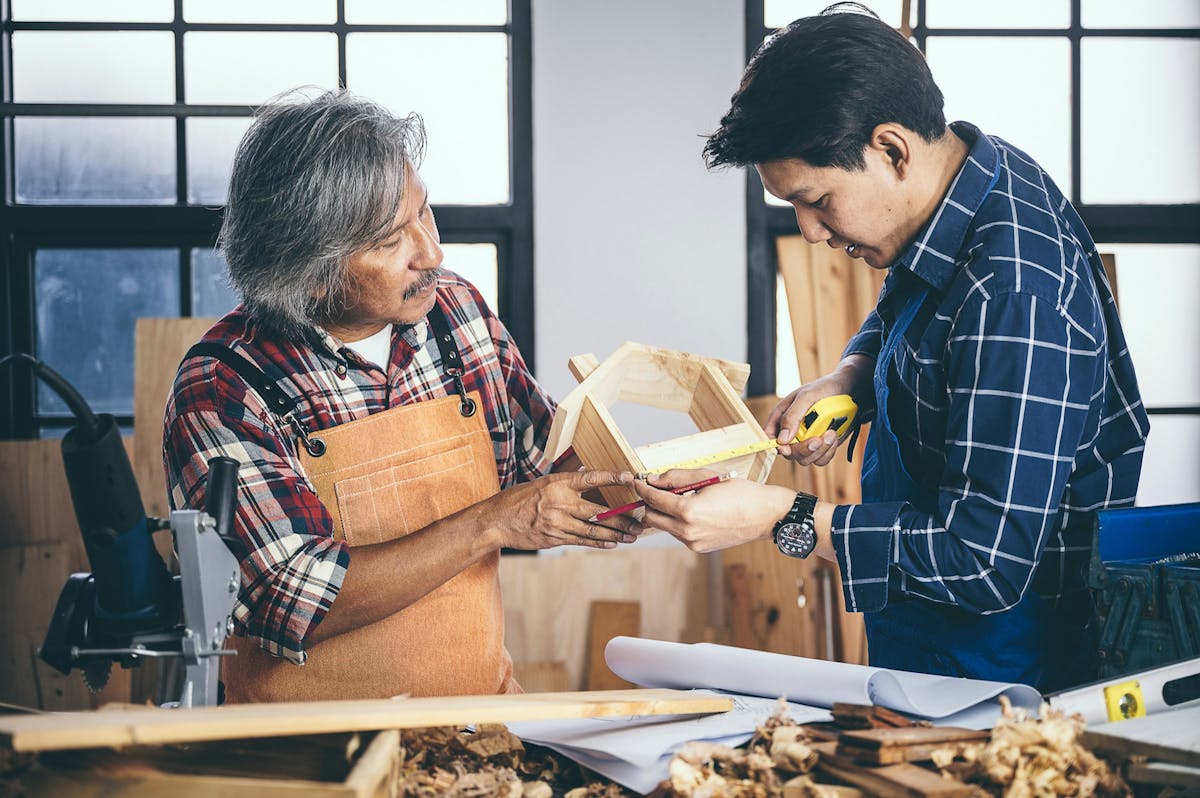 Employee handbook in Spanish