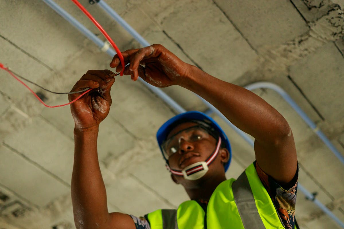 Learn how to capture instant feedback, organize incidents by risk, and deliver training across multiple construction sites.