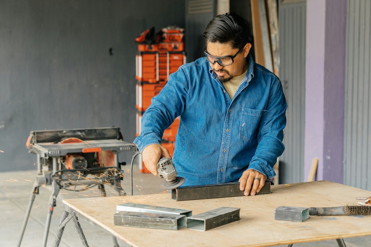 Learn How to Deliver Compliance Training for Spanish Workers