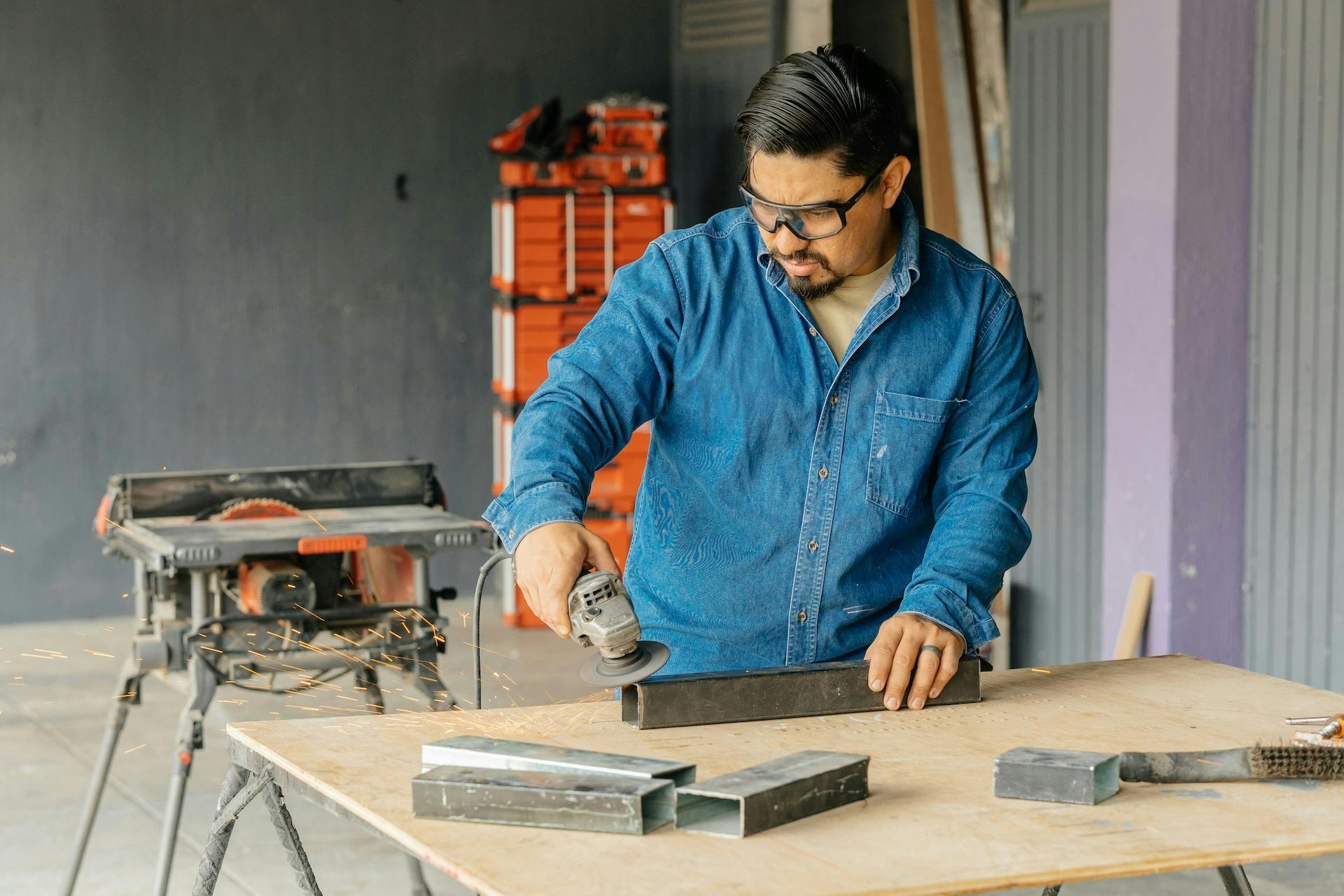 Learn How to Deliver Compliance Training for Spanish Workers