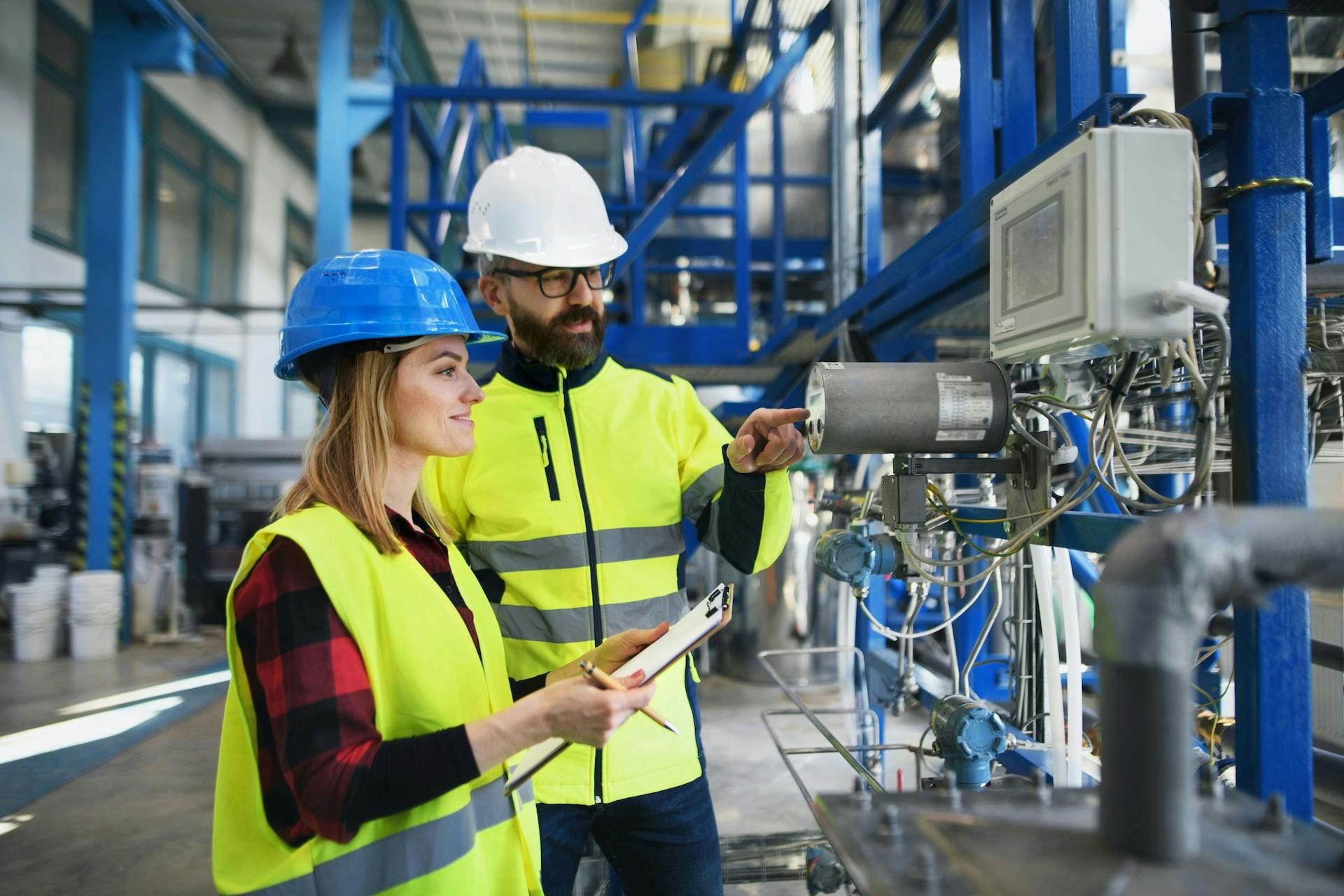 workrers operating machinery