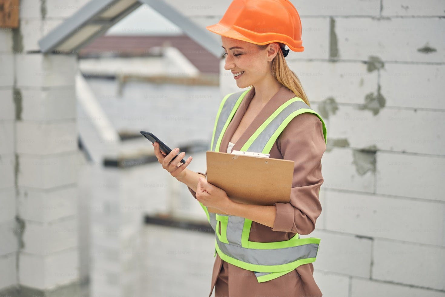 best employee communication app for construction workers