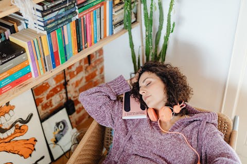 Can Listening to Affirmations While Sleeping Actually Help?