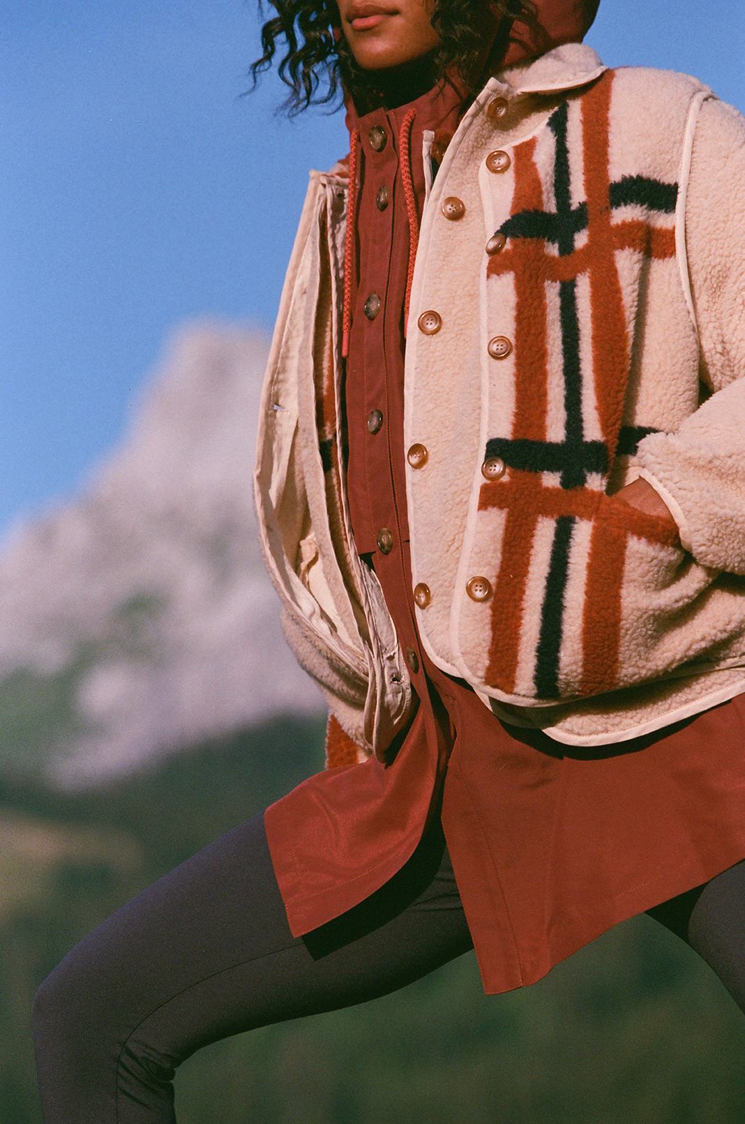 Veste polaire sans manche Douce aventure Carreau Tom et Beige et Veste à capuche L'eau vive Fauve et Legging En équilibre Gris ardoise Argentique