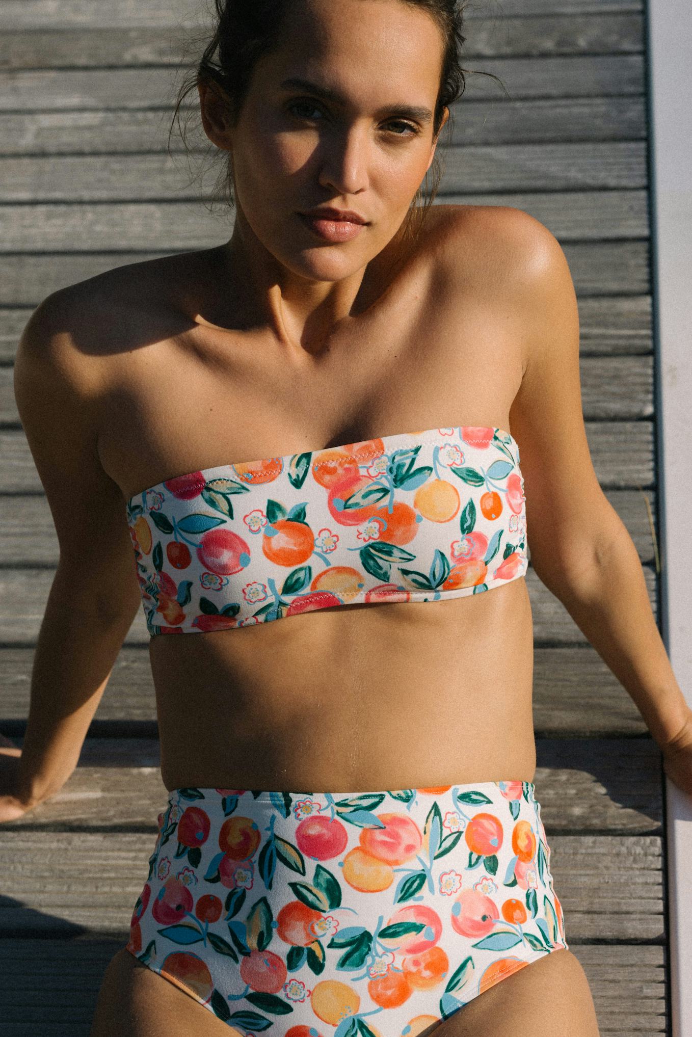 Swimsuit Baiser coquillage with Tutti frutti print 