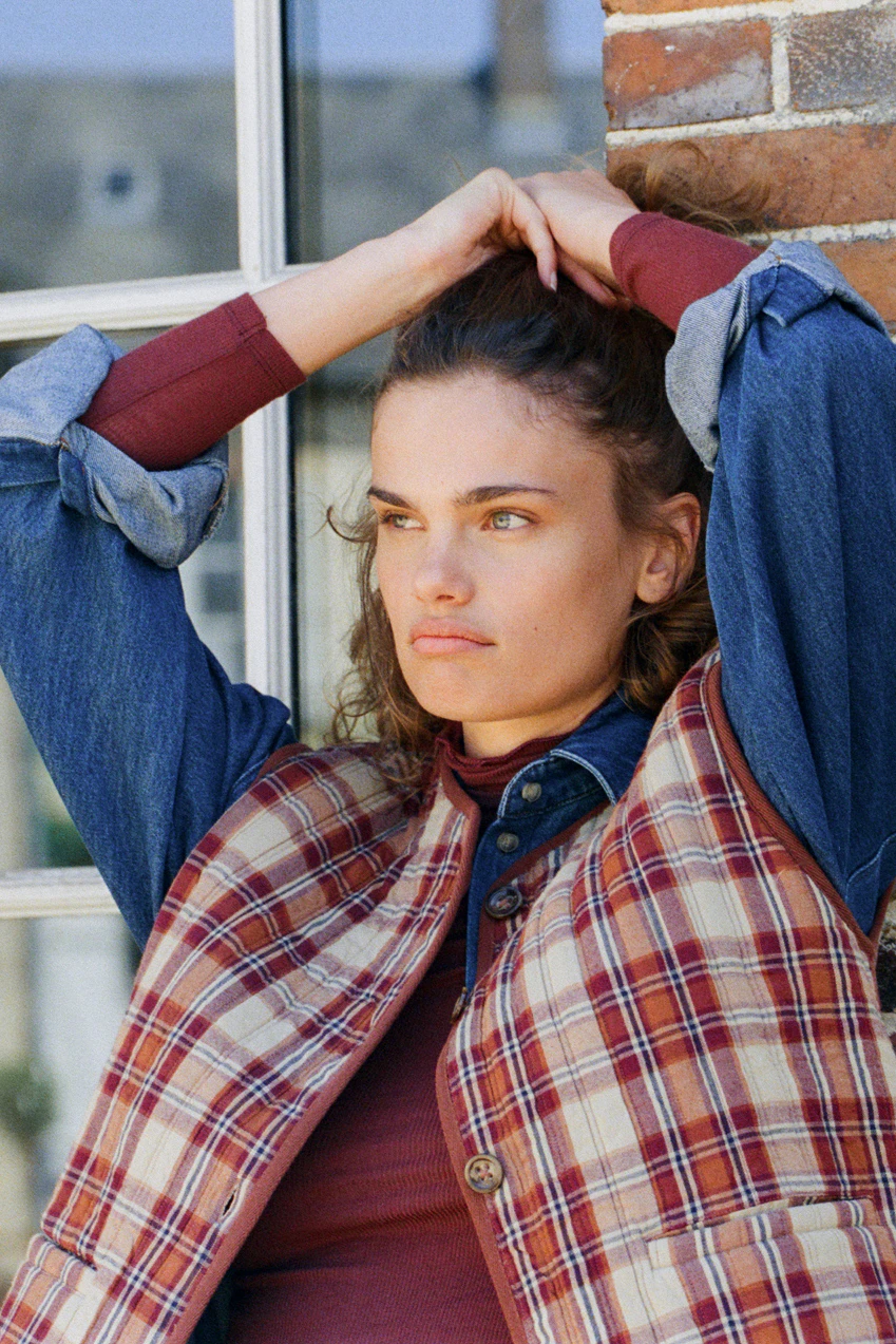 Veste sans manche Ivy Carreaux Madga , Chemise manches longues Éternel été Bleu medium, Jean loose À travers les saisons Brut et Top col montant Douce chaleur Tonka