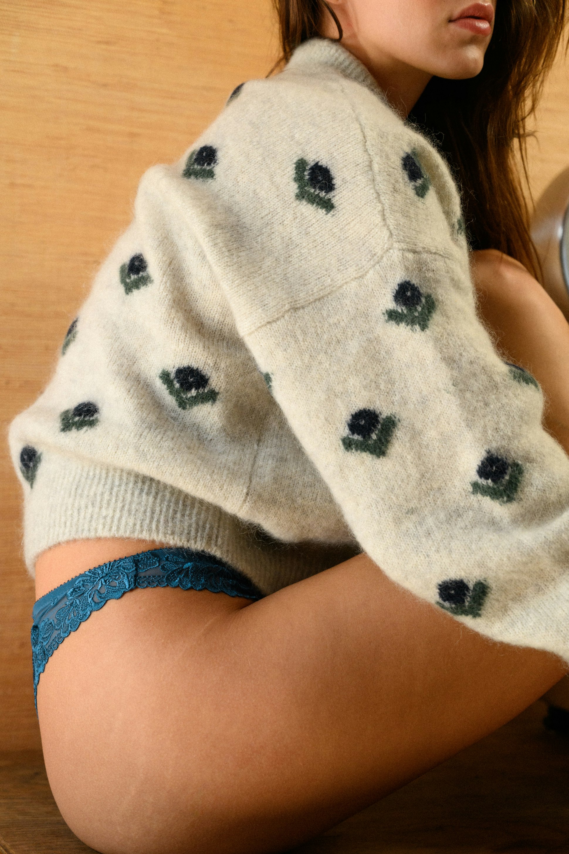 Pull Dans la nuit calme Intarsia flowers et Culotte Ne le dis jamais Bleu tempête