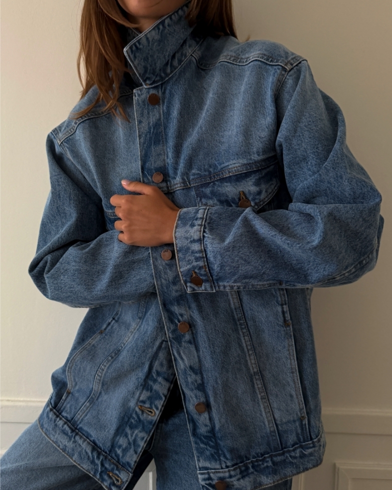 Dans la garde-robe de Leya