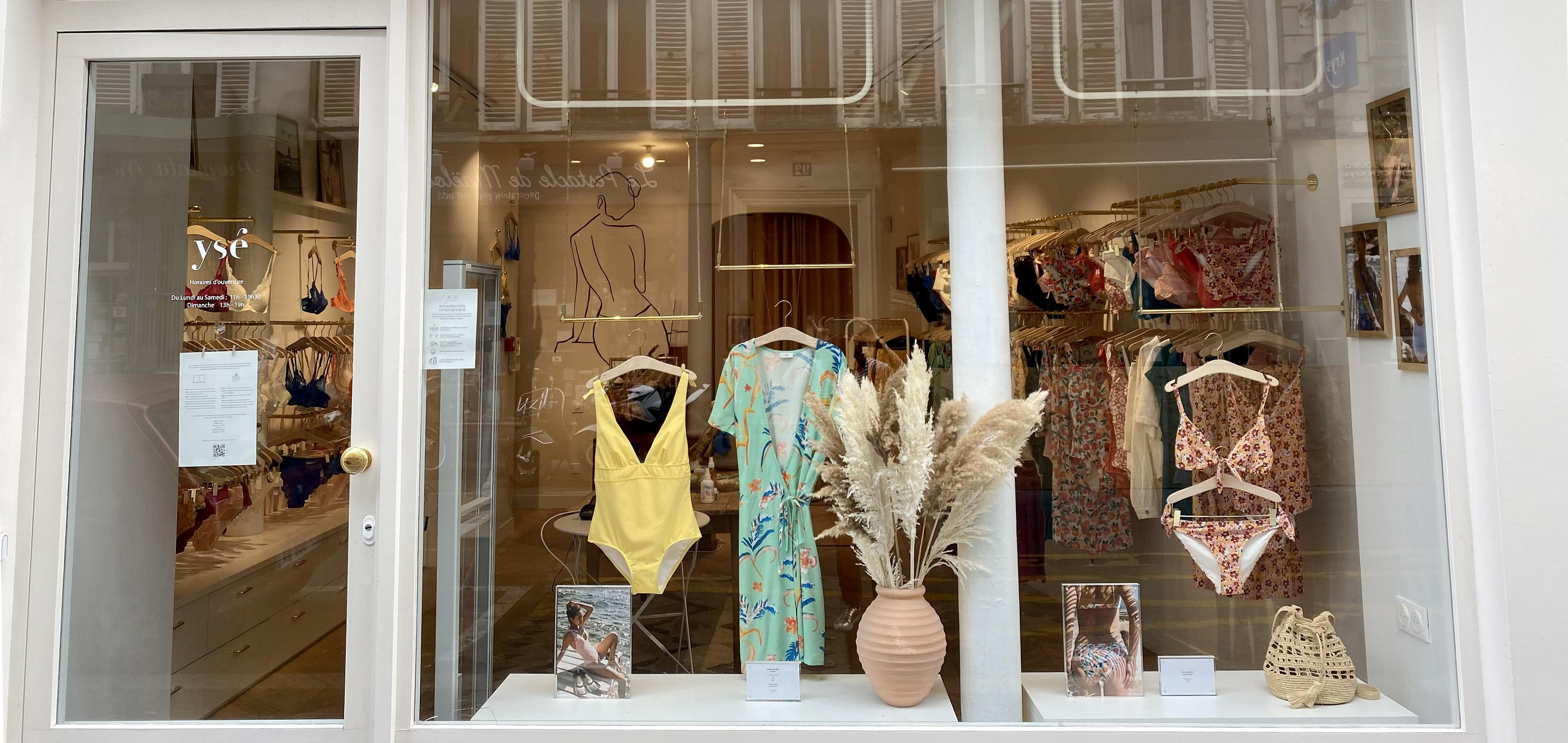 window of Ysé store Paris 17ème