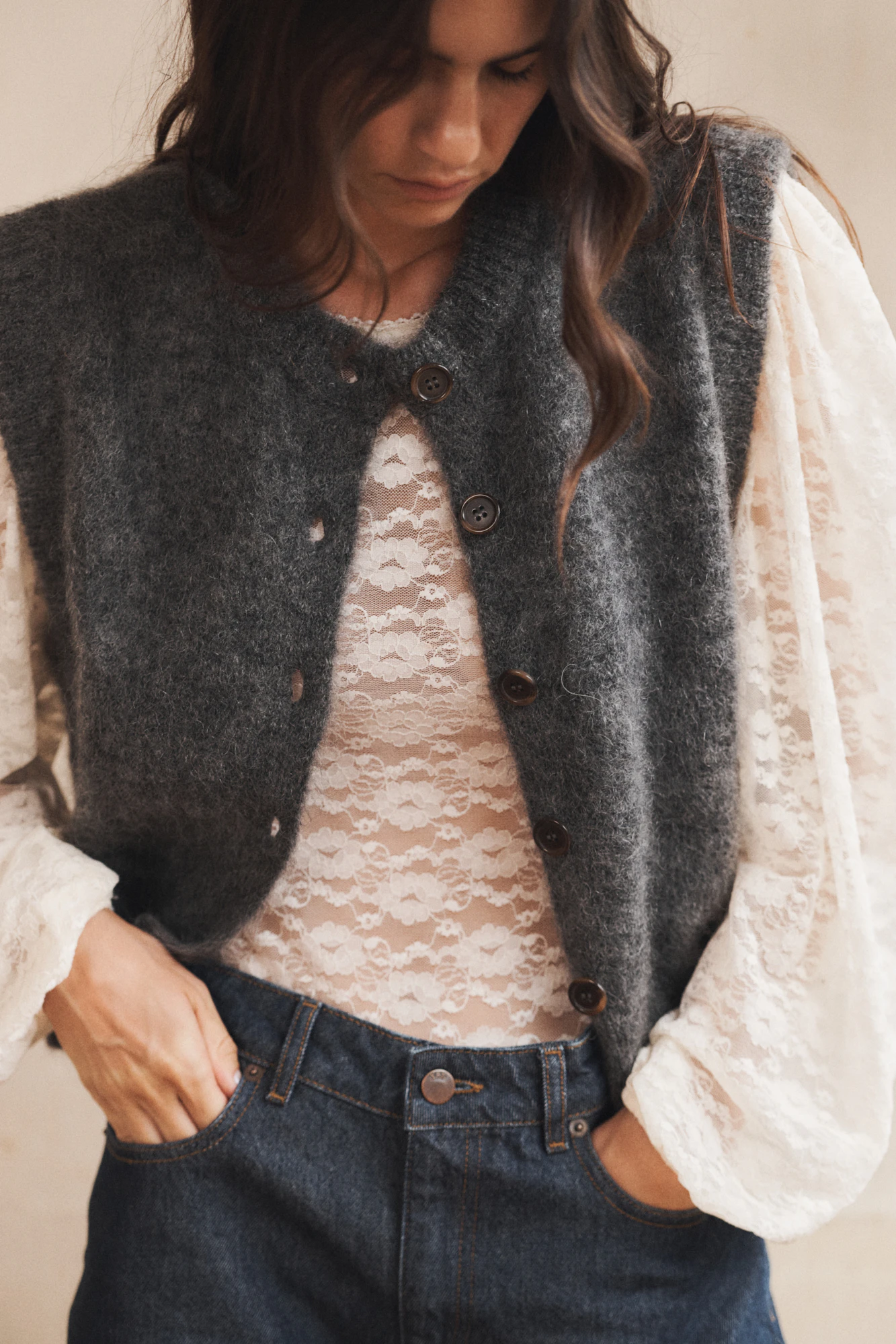 Gilet sans manche Dans la nuit calme Gris chiné foncé & Body Parfum évanoui Vanille