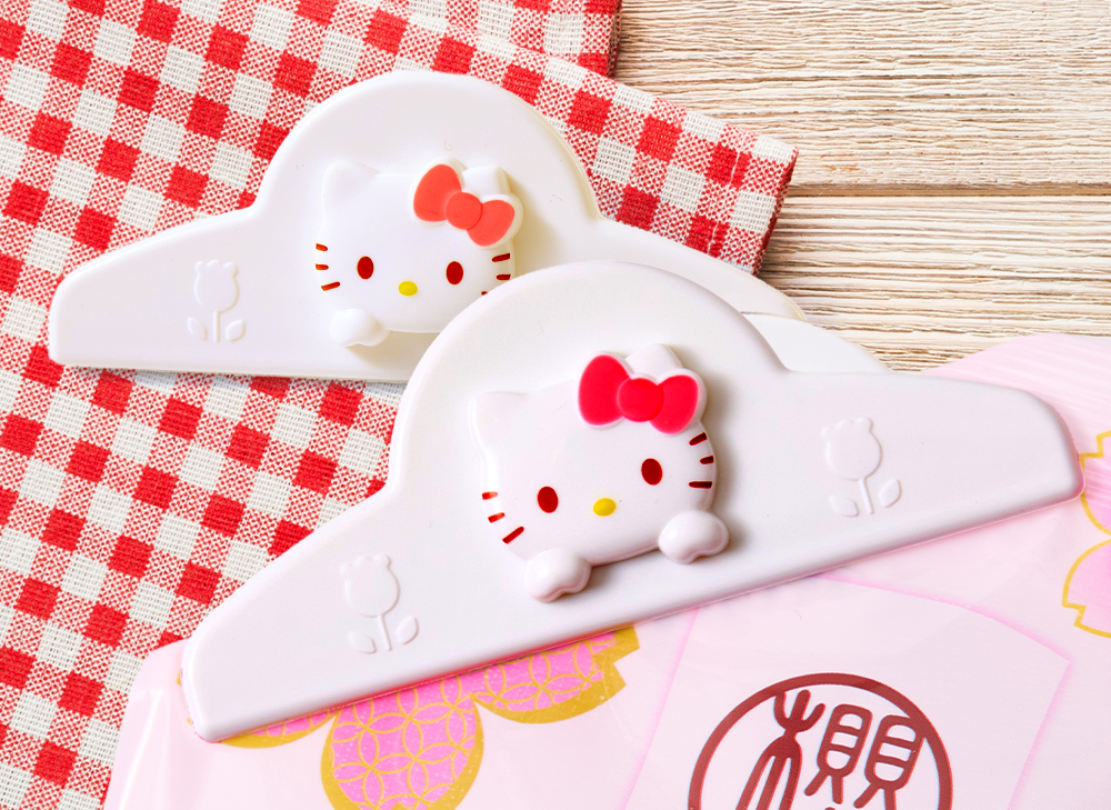 Hello Kitty kitchen clips on top of a table 