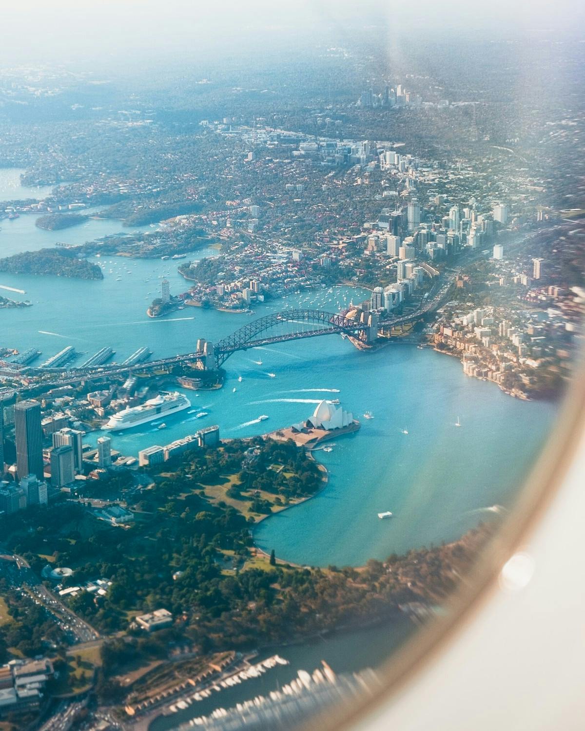 Plane view of Sydney - Photo byLeio McLaren (@leiomclaren) on Unsplash