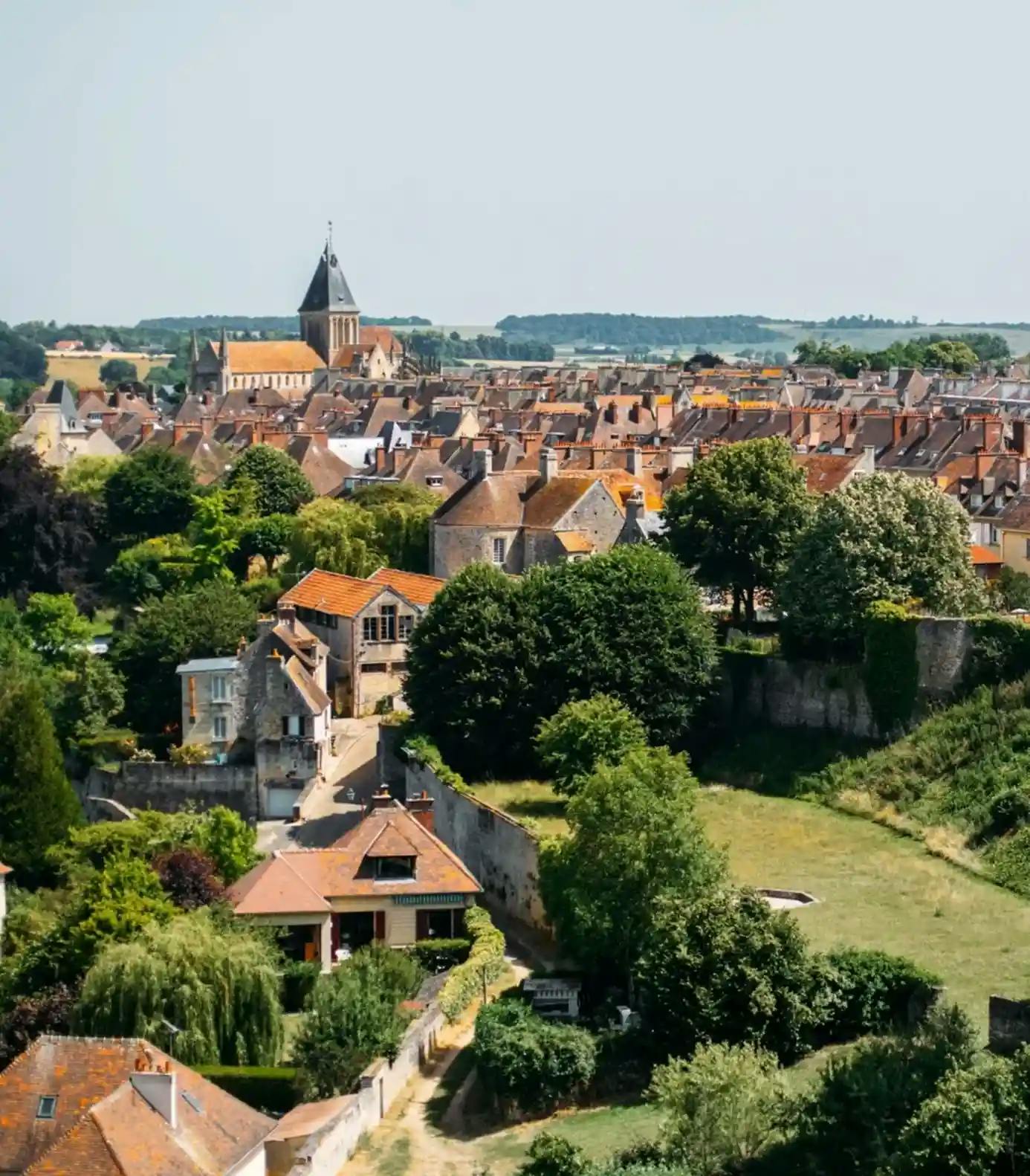 Jouer au padel à Falaise- Vue de la ville