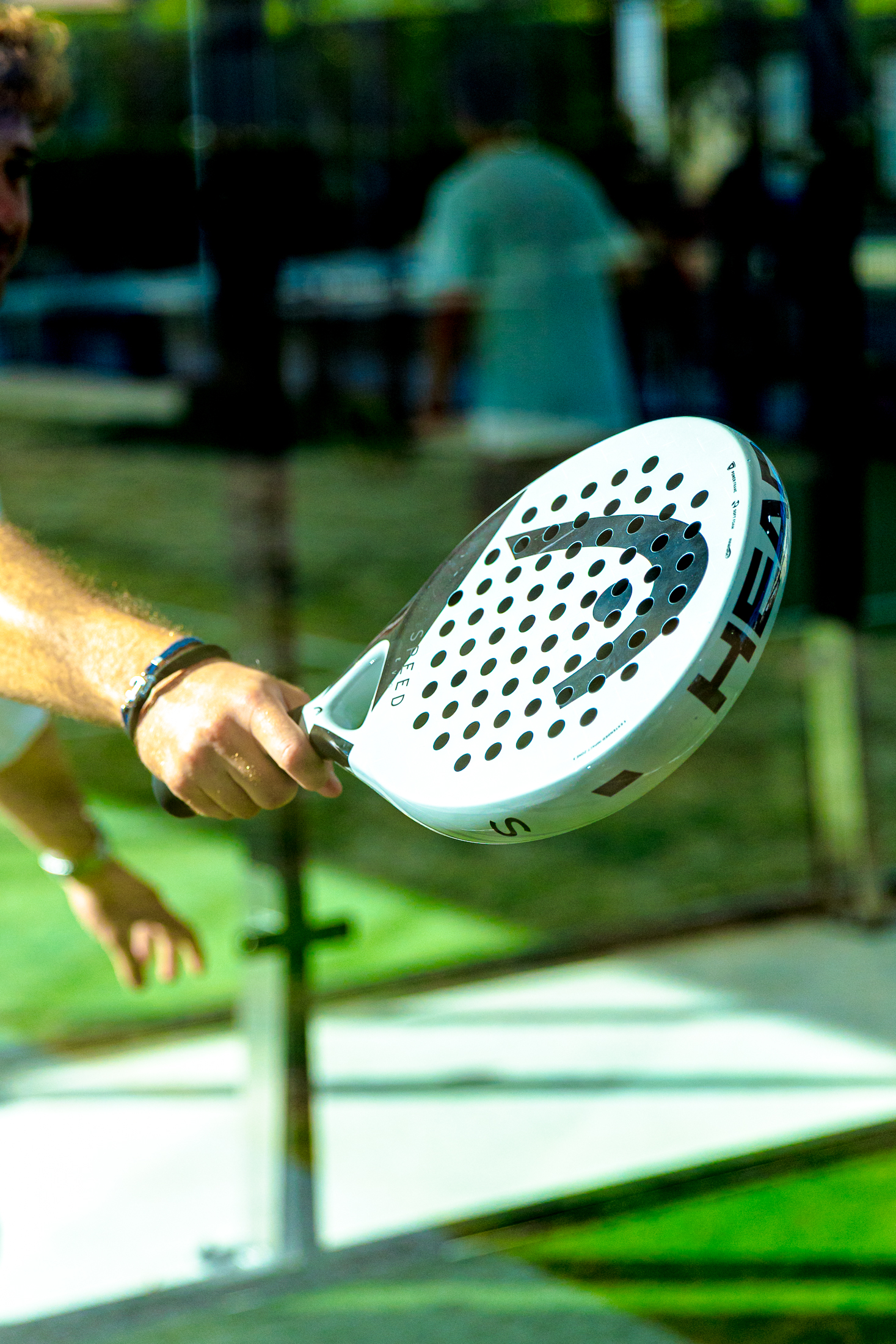 Joueur raquette padel