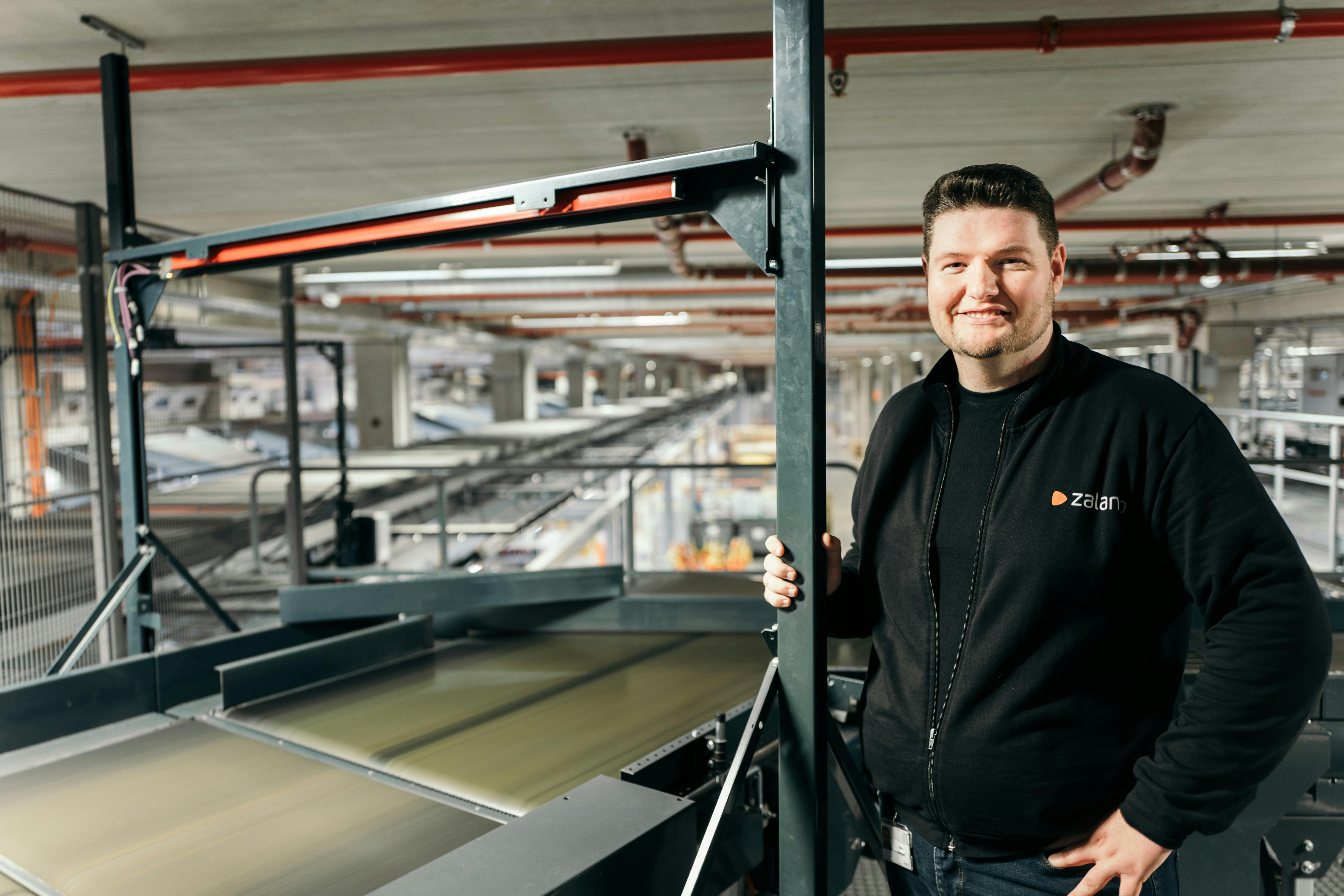 Jakob, Instandhalter in der Materialflusstechnik bei Zalando Logistics