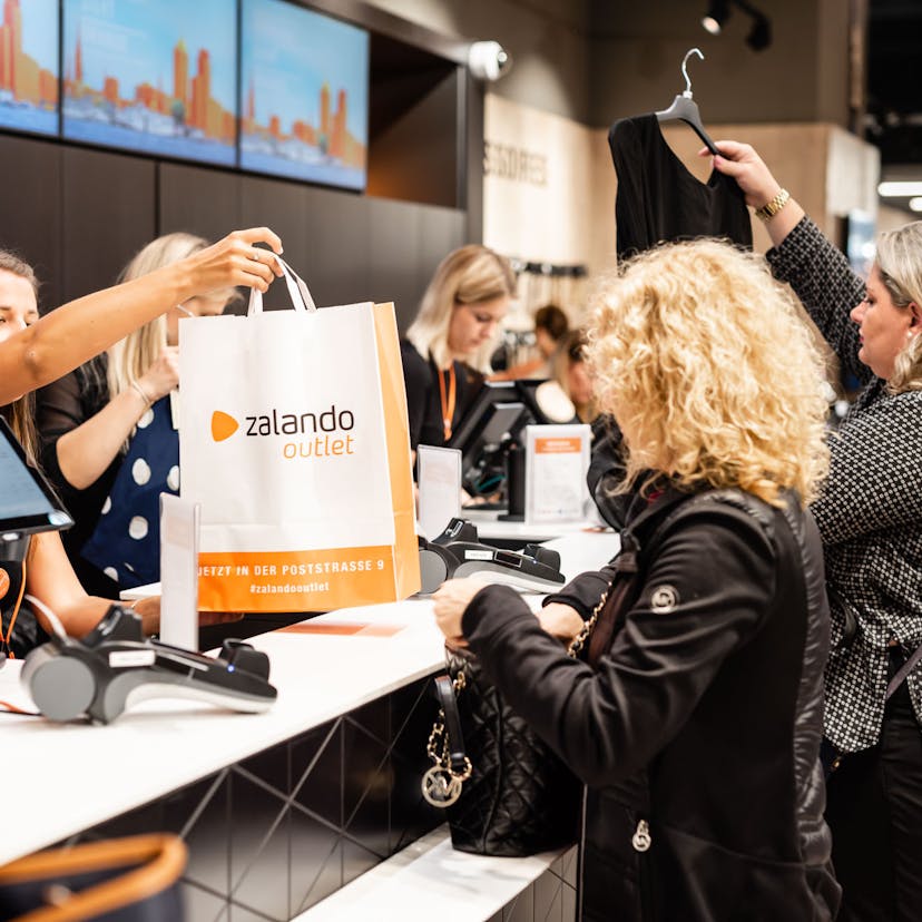 People at the counter of a Zalando outlet store