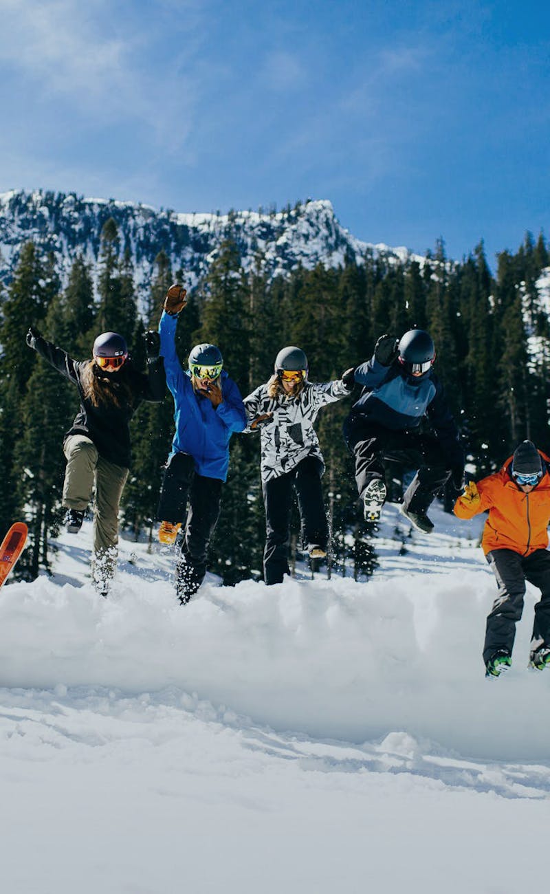 A group of skiers and snowboarders