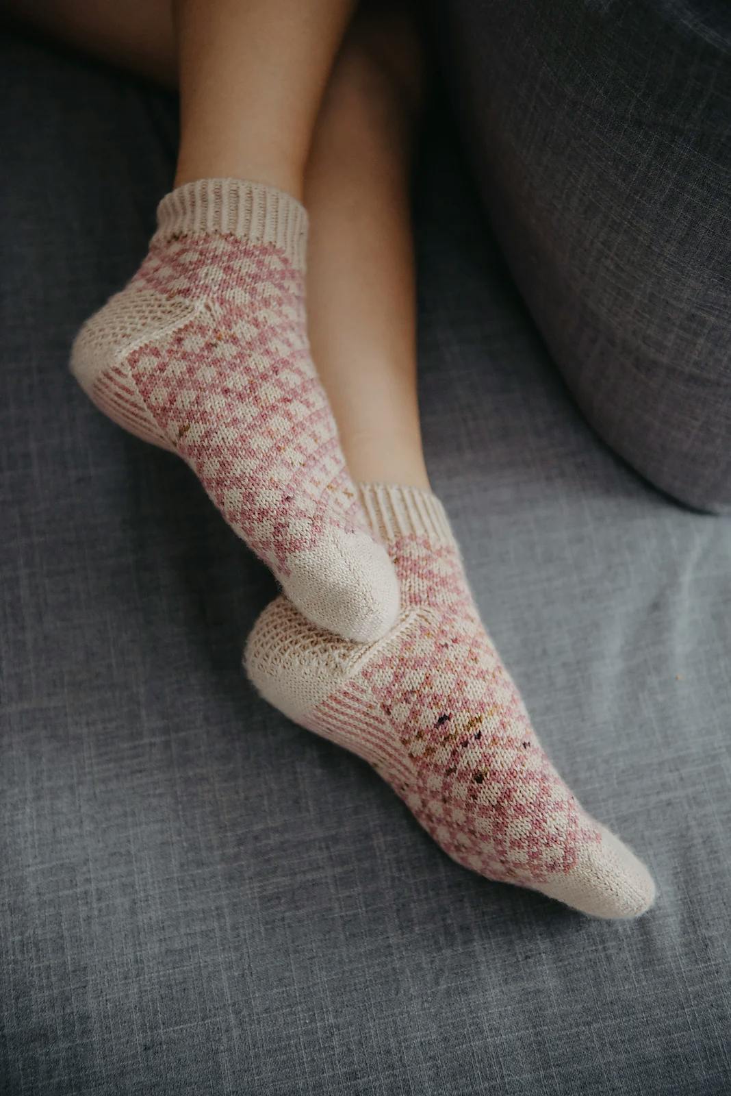 Rhubarb and Custard Socks pattern by Zaneteknits