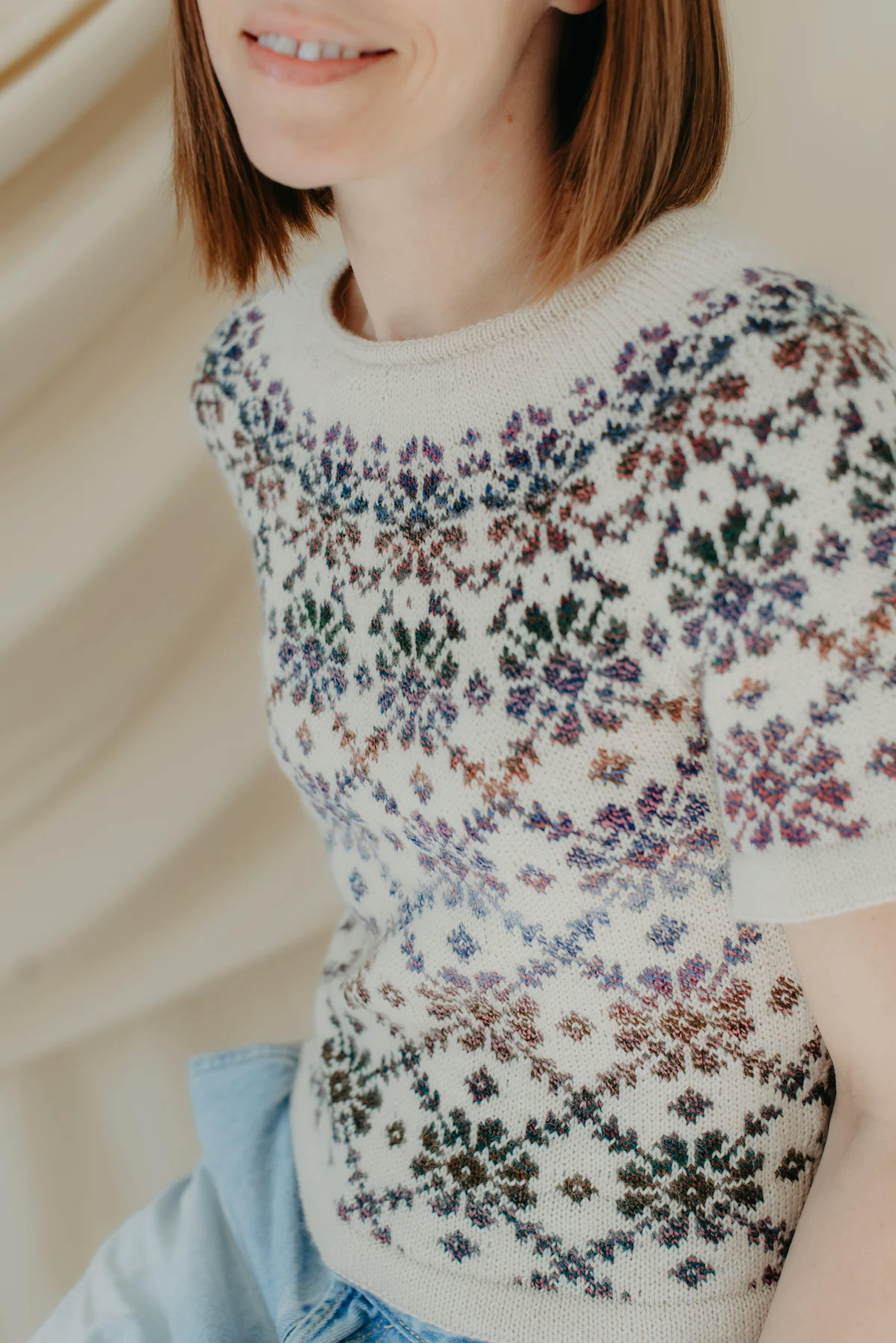 🤔 What happens when a traditional Latvian motif meets gradient yarn?