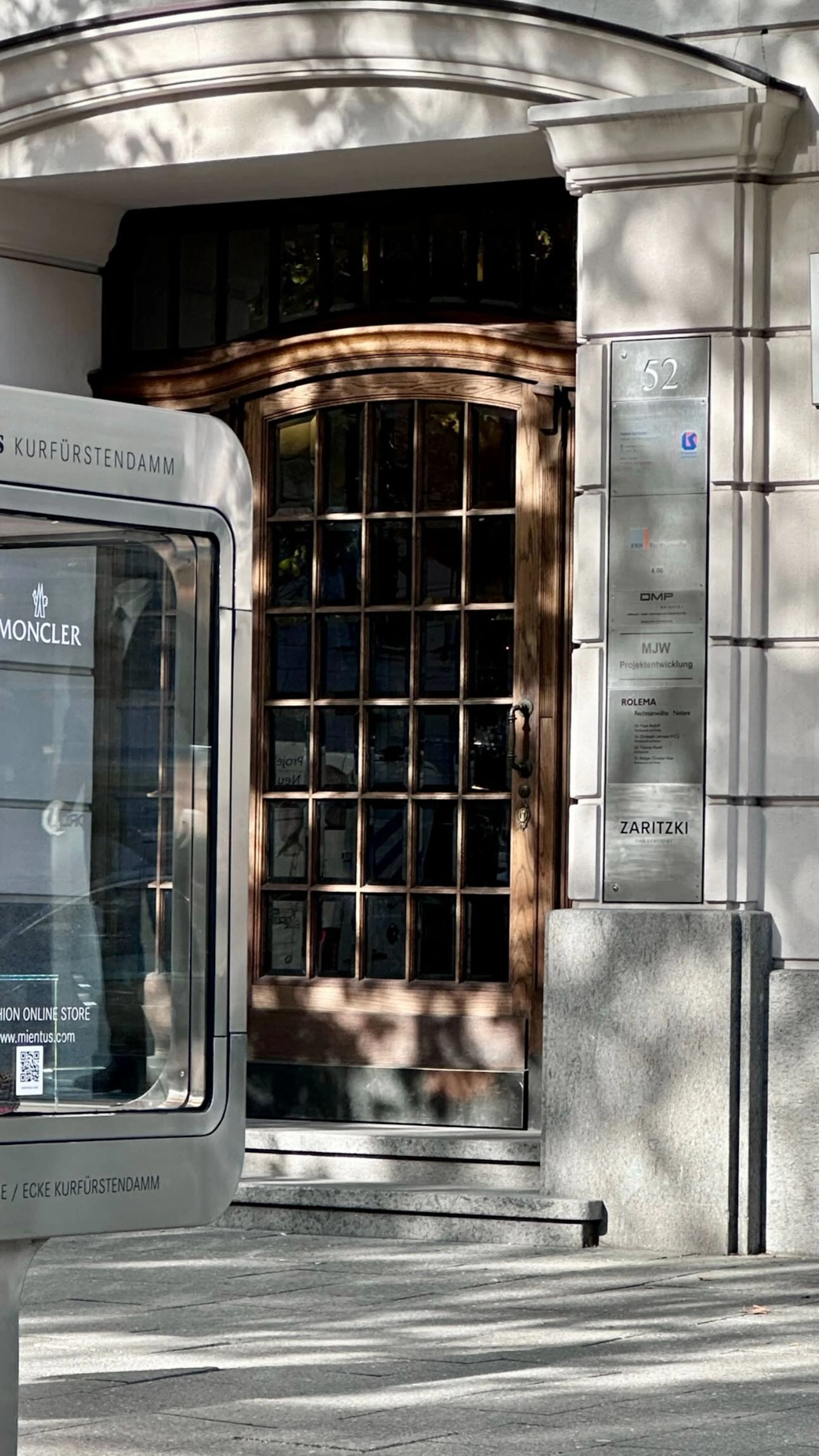 Eingang Kurfürstendamm 52, Zaritzki Fine Dentistry, Berlin